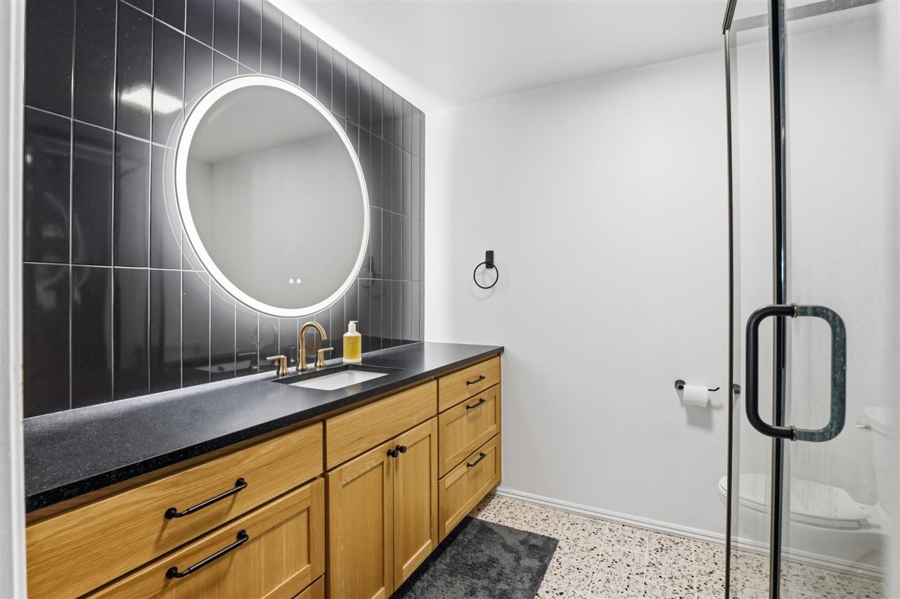 4902 W Country Club Drive