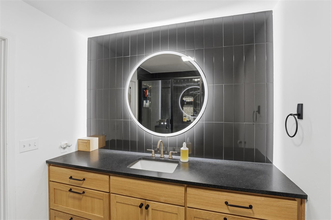 4902 W Country Club Drive