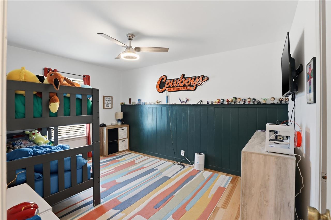 4902 W Country Club Drive