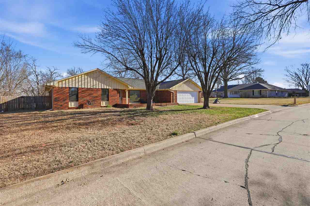 4902 W Country Club Drive