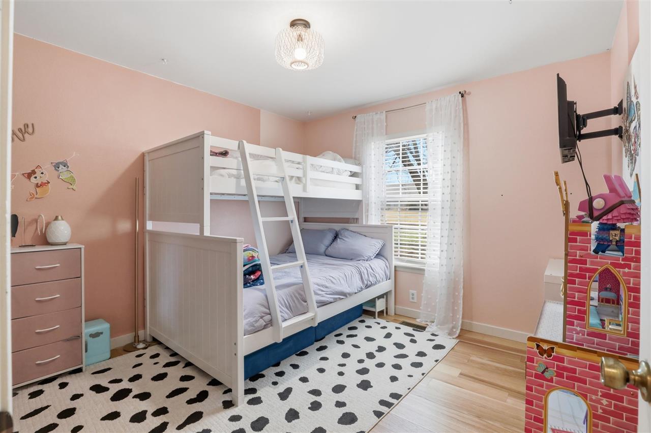 4902 W Country Club Drive