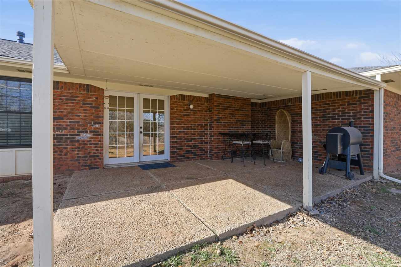 4902 W Country Club Drive