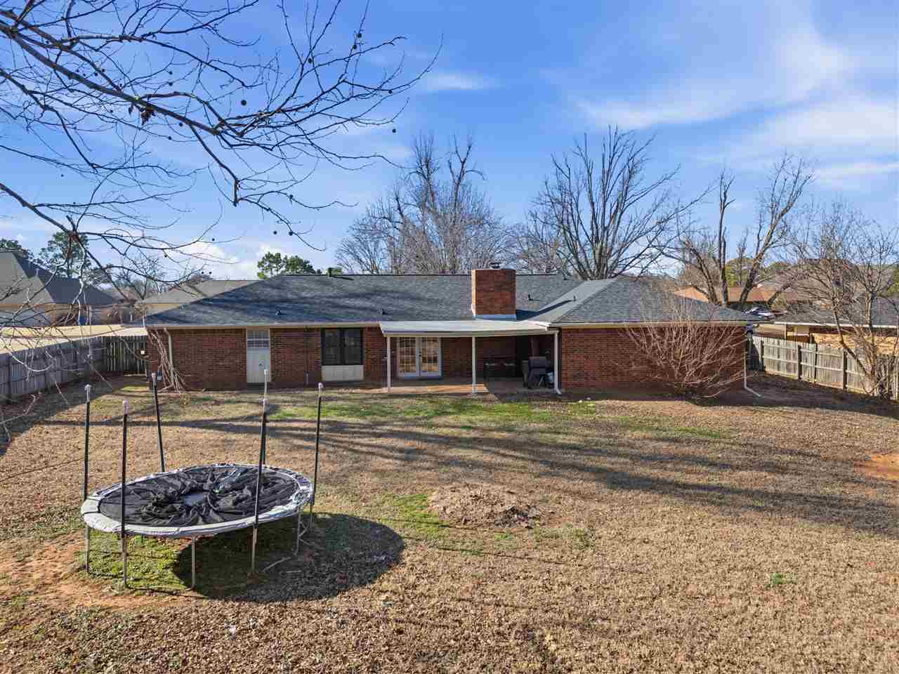 4902 W Country Club Drive