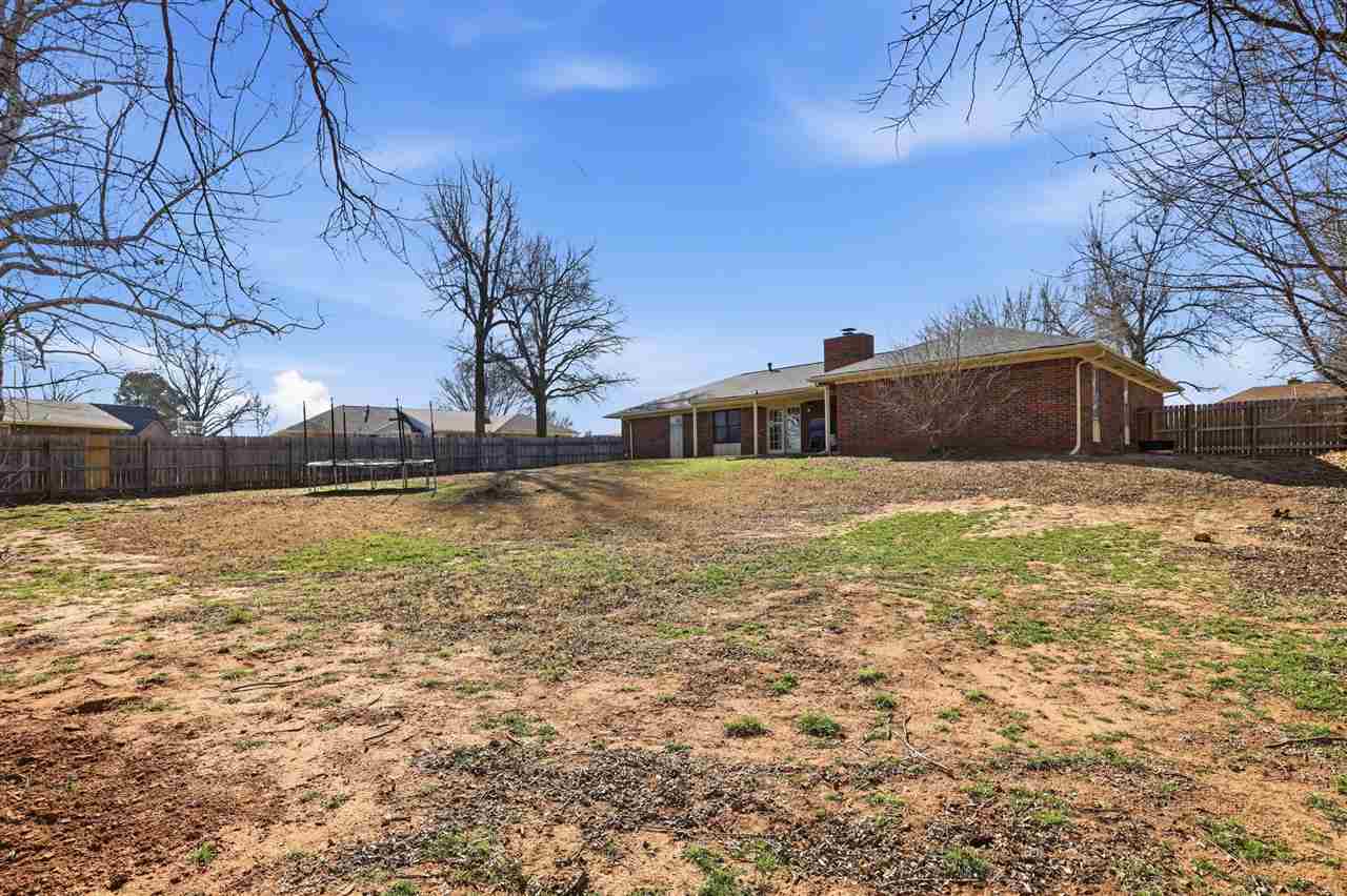 4902 W Country Club Drive