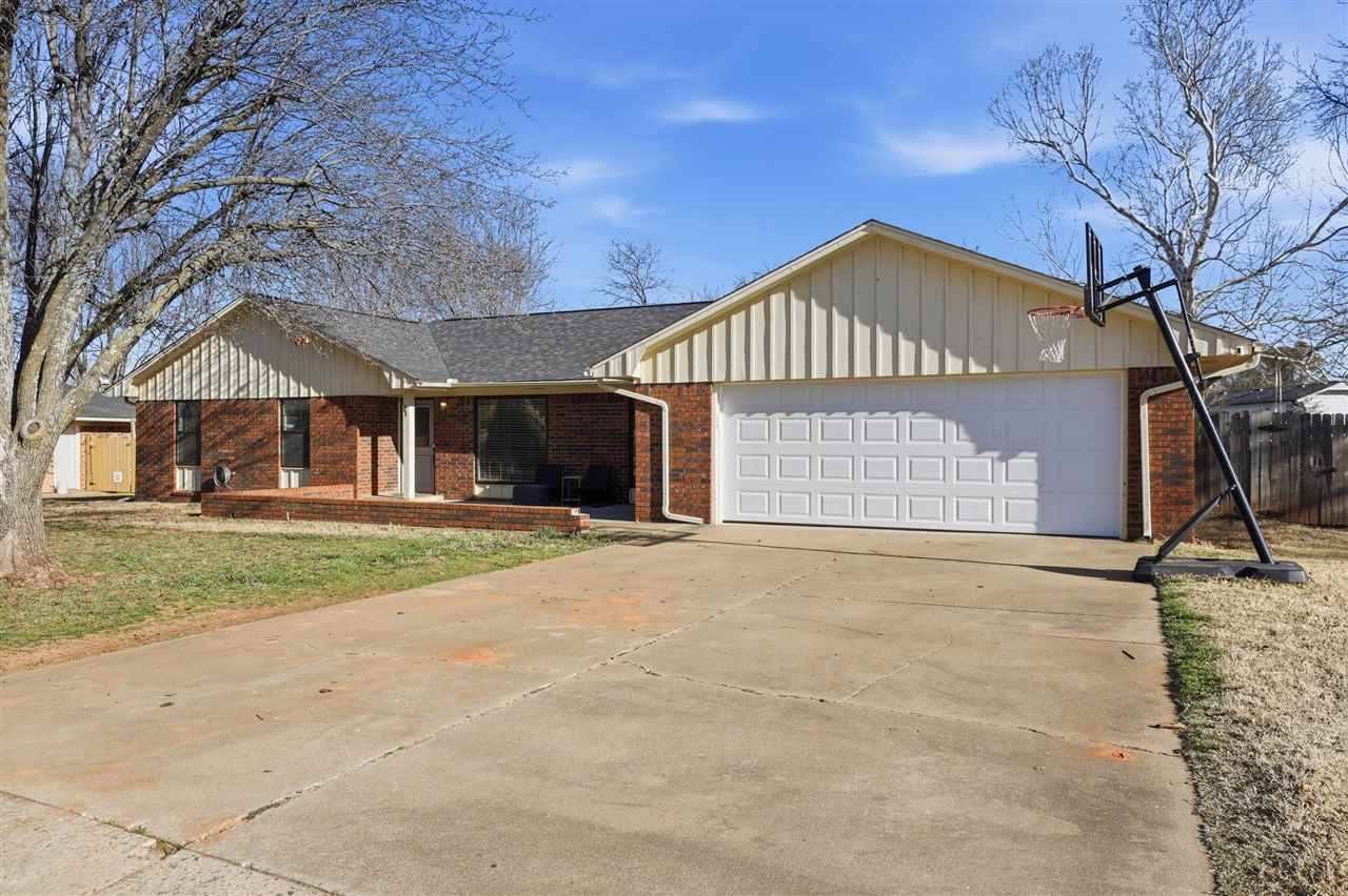 4902 W Country Club Drive