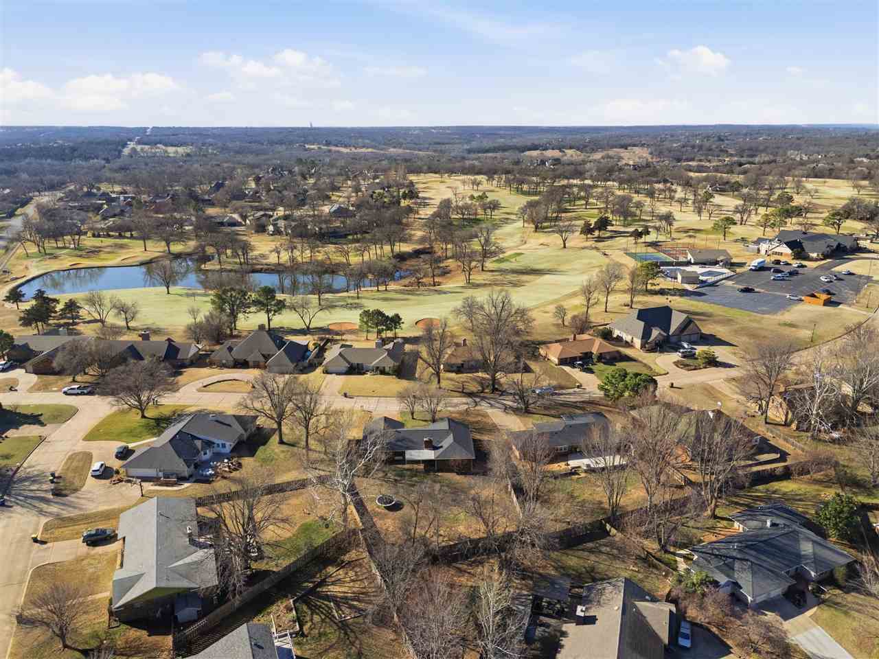 4902 W Country Club Drive