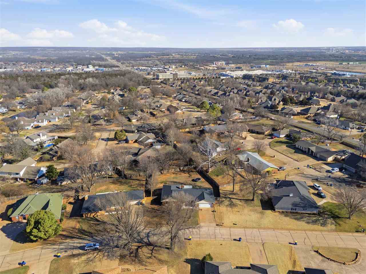 4902 W Country Club Drive