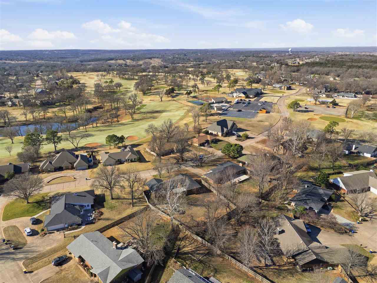 4902 W Country Club Drive