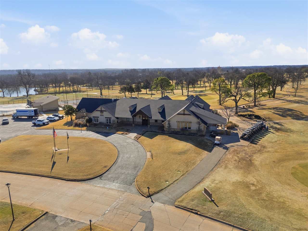 4902 W Country Club Drive