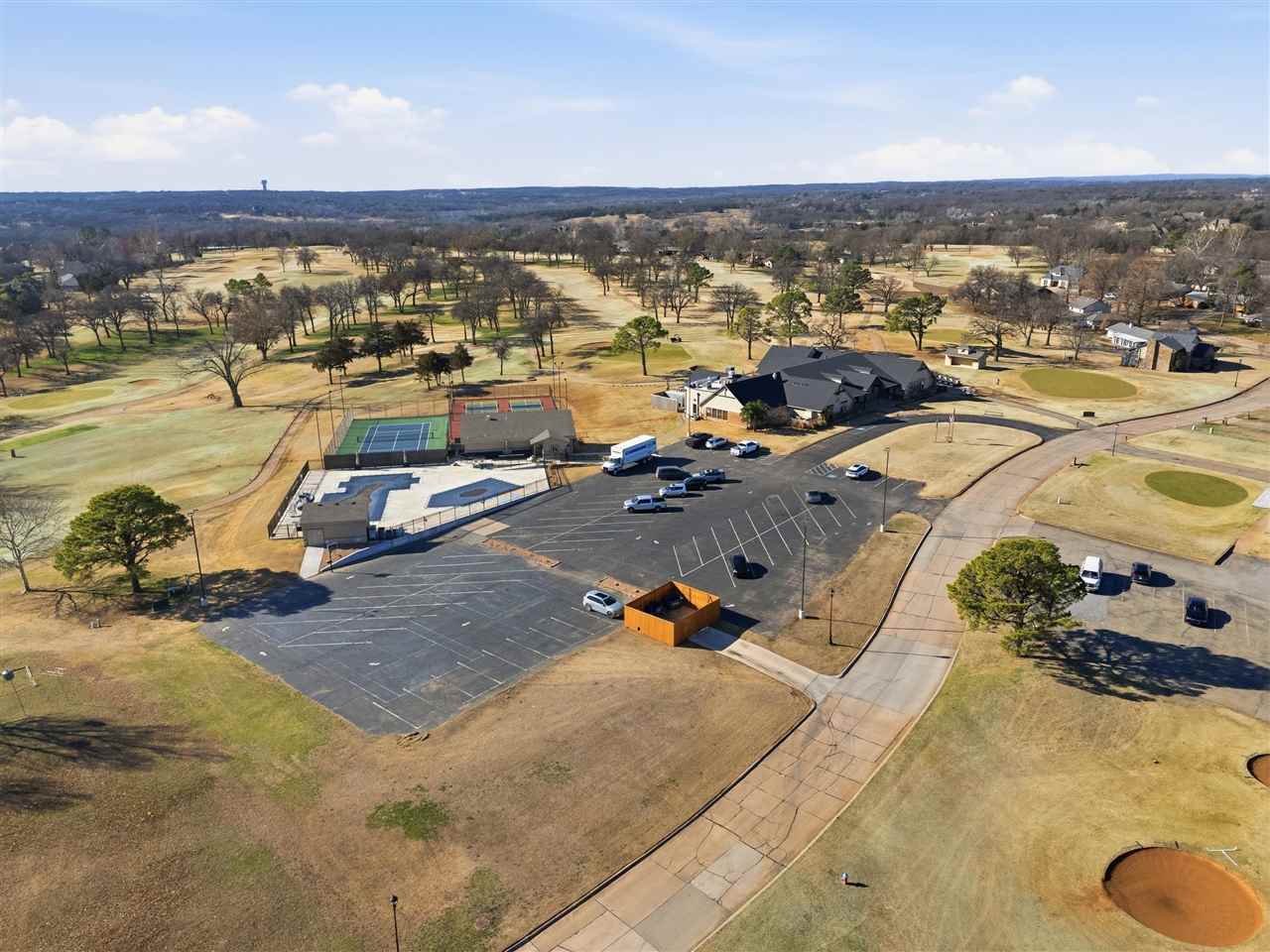 4902 W Country Club Drive