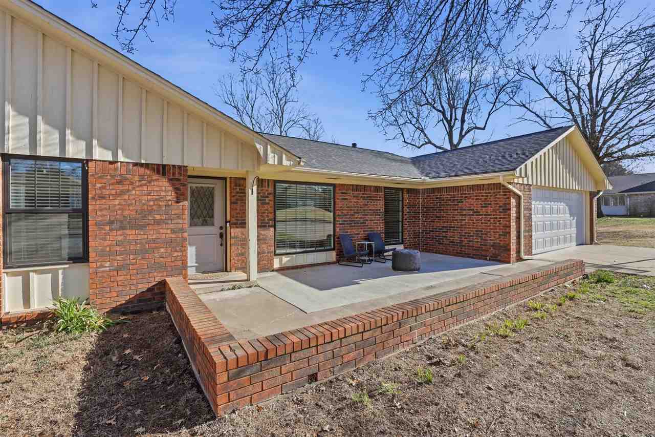 4902 W Country Club Drive