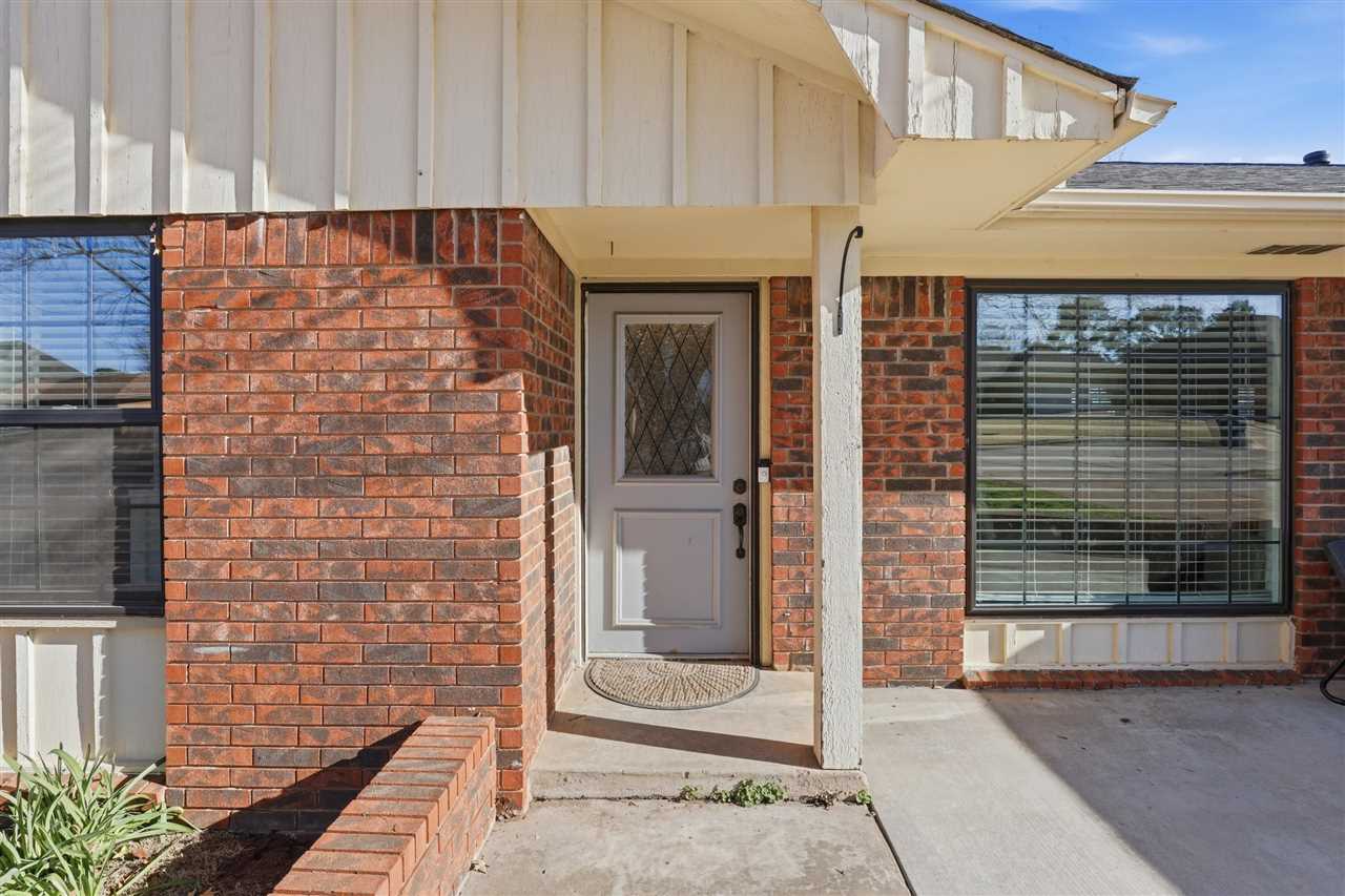 4902 W Country Club Drive