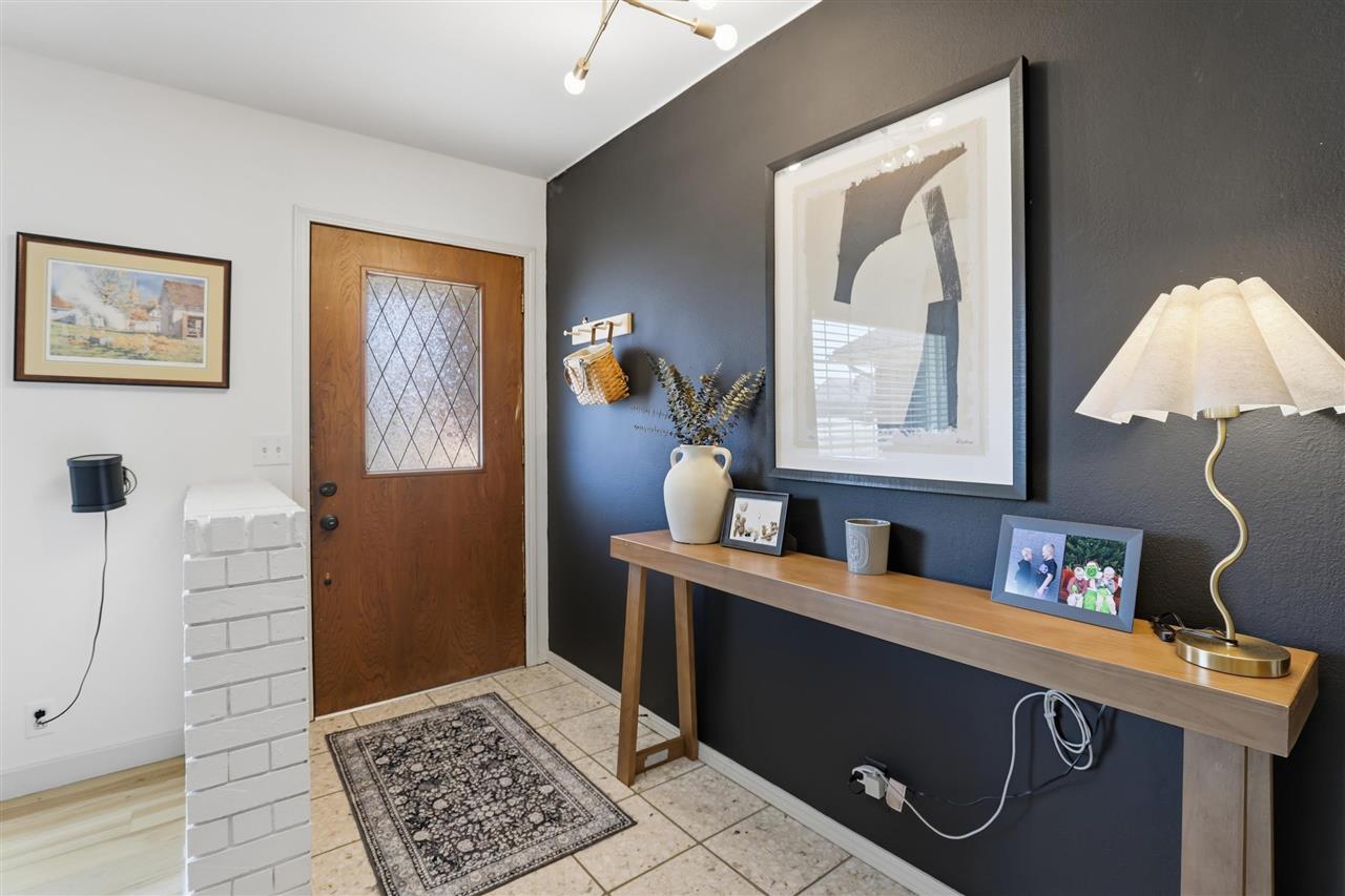 4902 W Country Club Drive