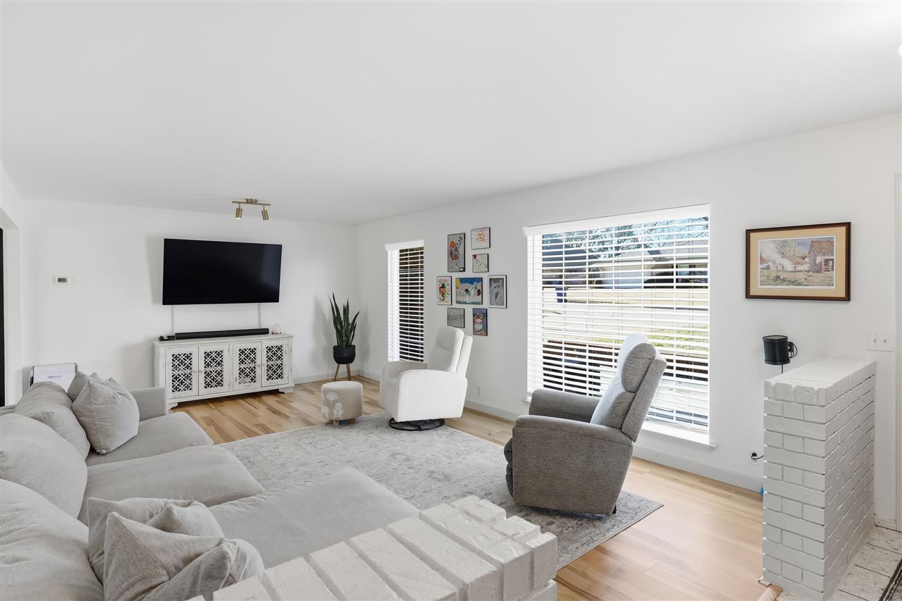 4902 W Country Club Drive