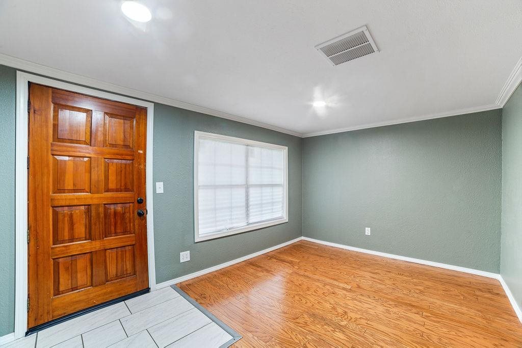 320 N Margarite Avenue