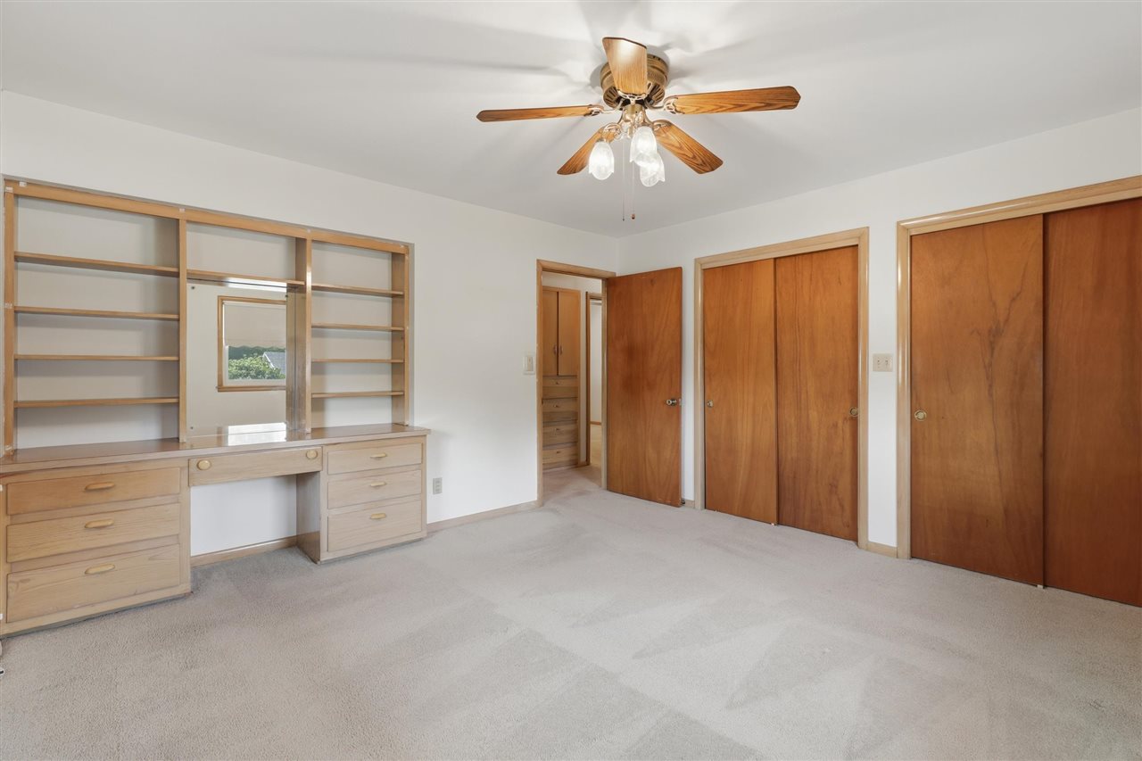 Listing Carousel Slide