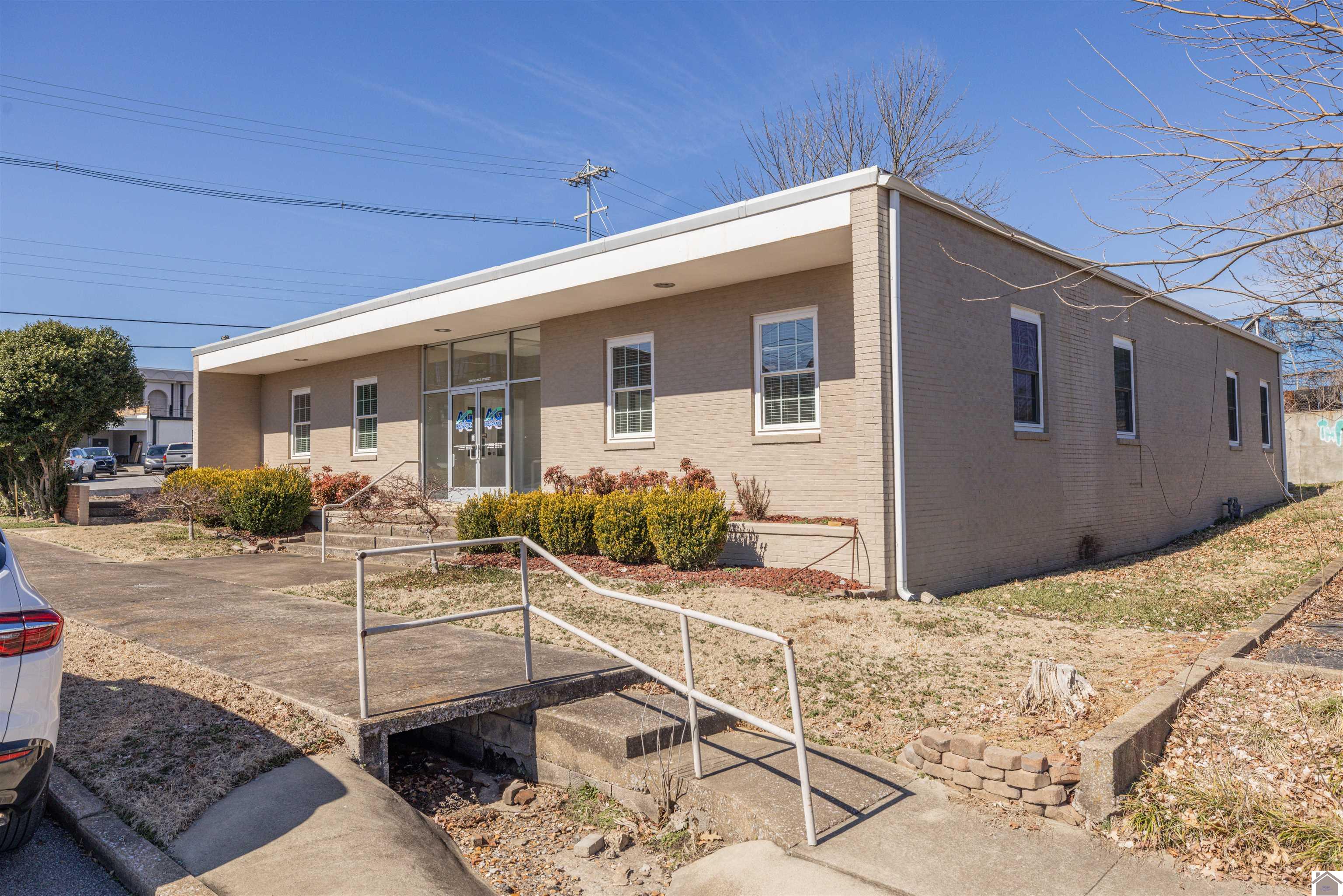 206 Maple Street, Murray, KY 42071 Listing Photo  3