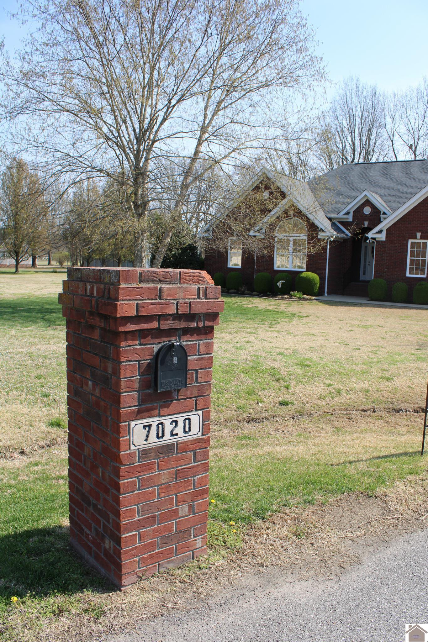 7020 Dana Drive, West Paducah, KY 42086 Listing Photo  2
