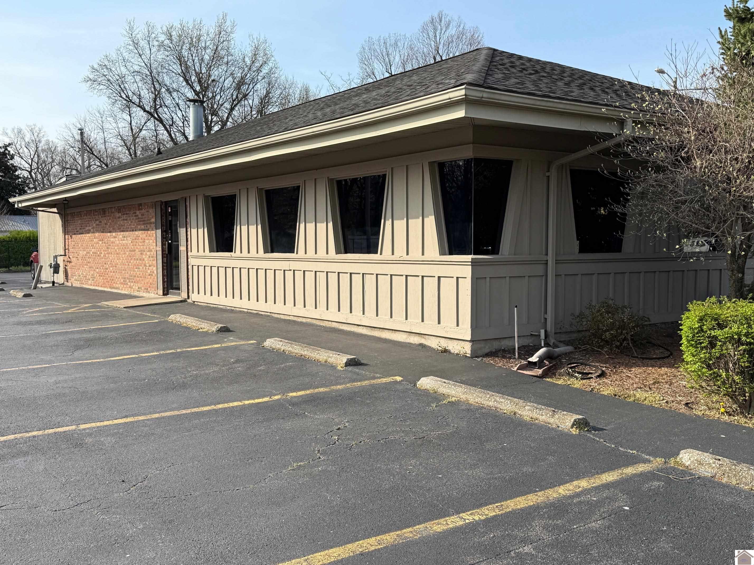 2620 Jackson Street, Paducah, KY 42003 Listing Photo  2