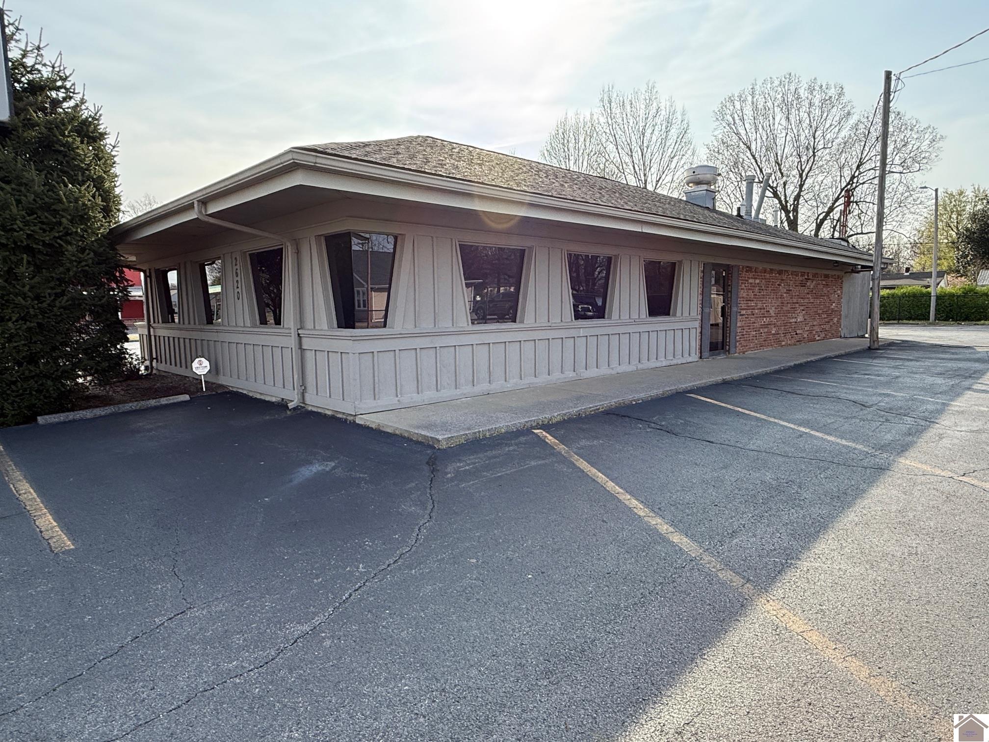 2620 Jackson Street, Paducah, KY 42003 Listing Photo  3