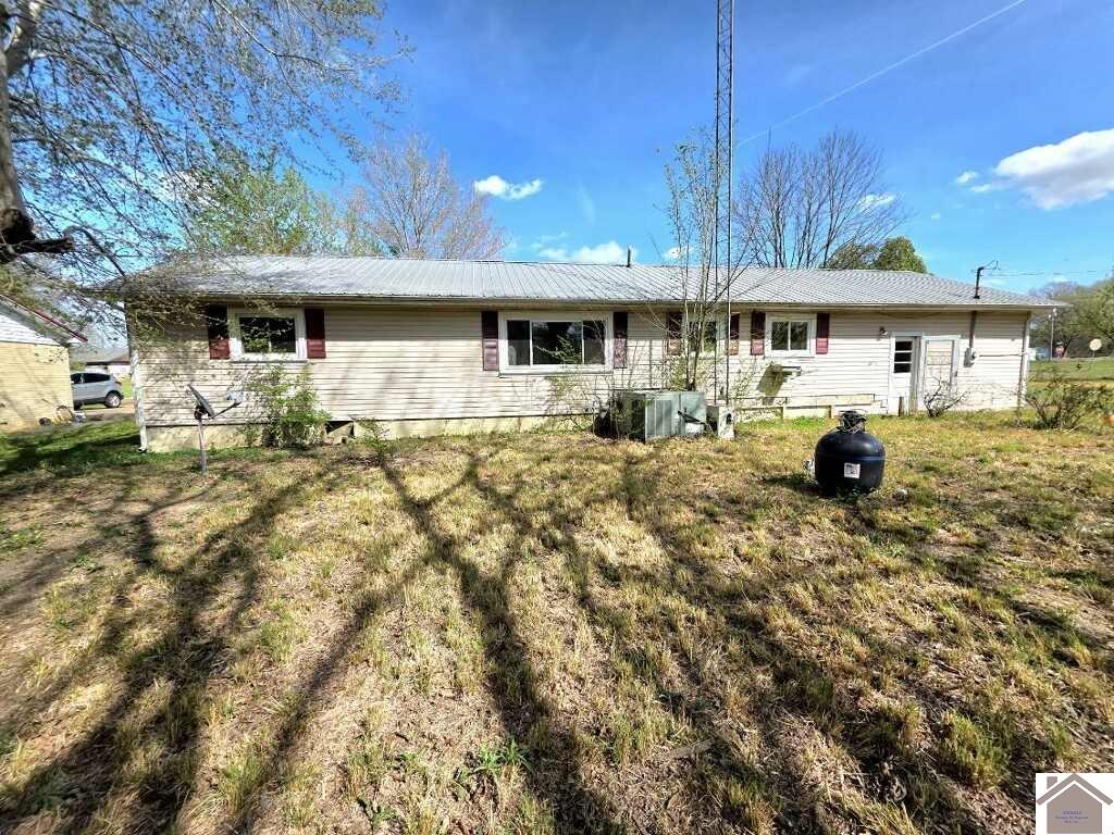 300 4th Street, Hazel, KY 42049 Listing Photo  2