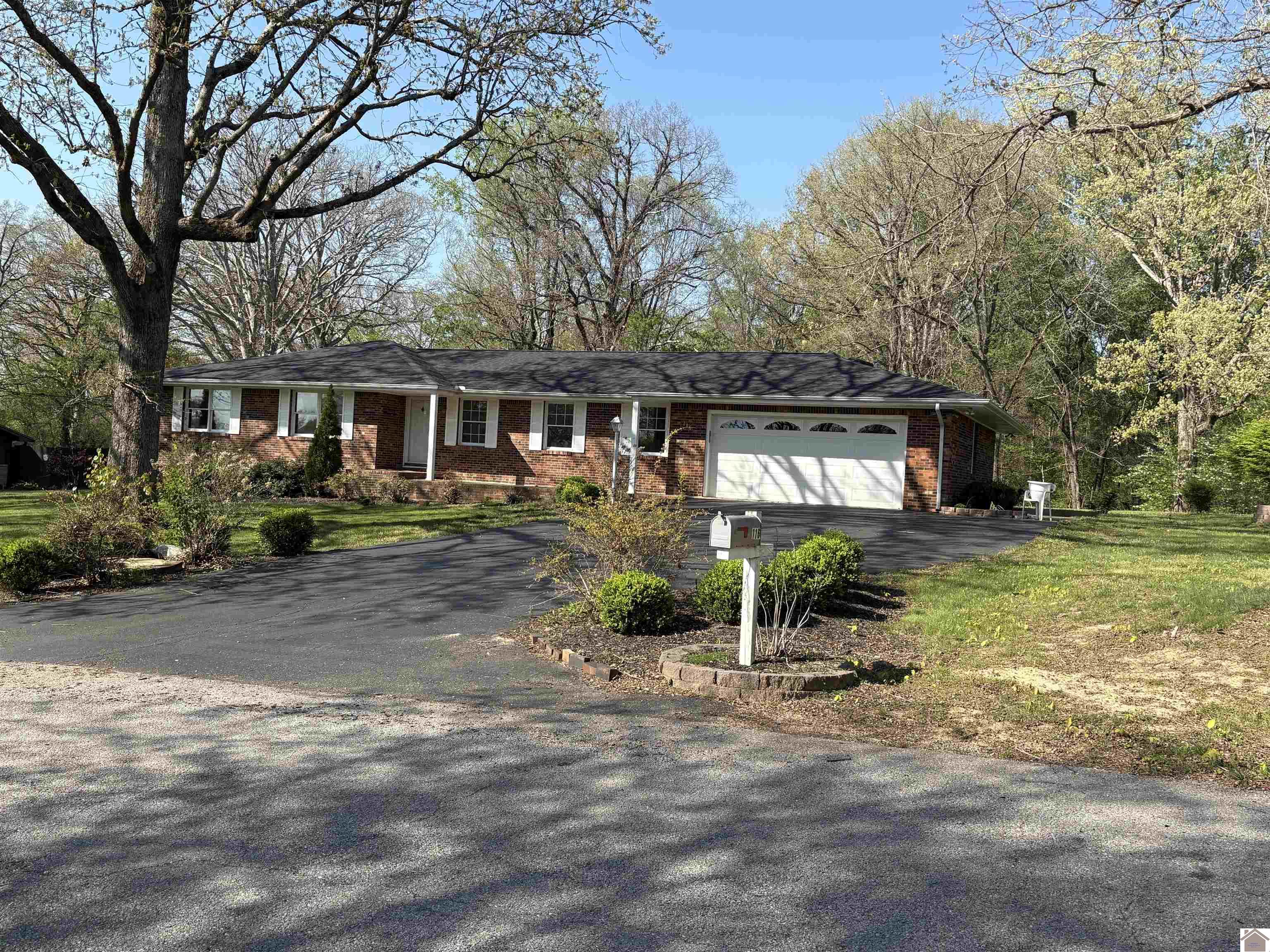 116 Edgewood Dr, Cadiz, KY 42211 Listing Photo  1