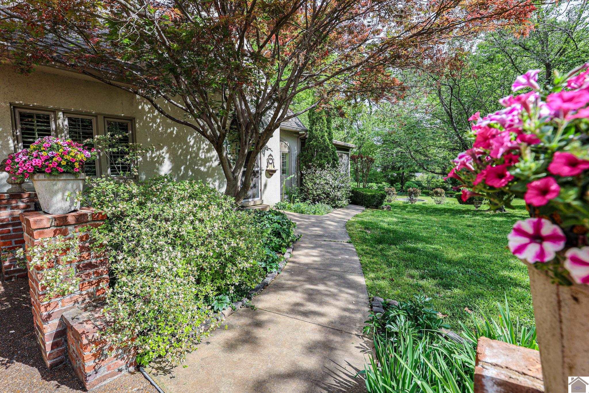 116 Country Club Ln, Paducah, KY 42001 Listing Photo  2