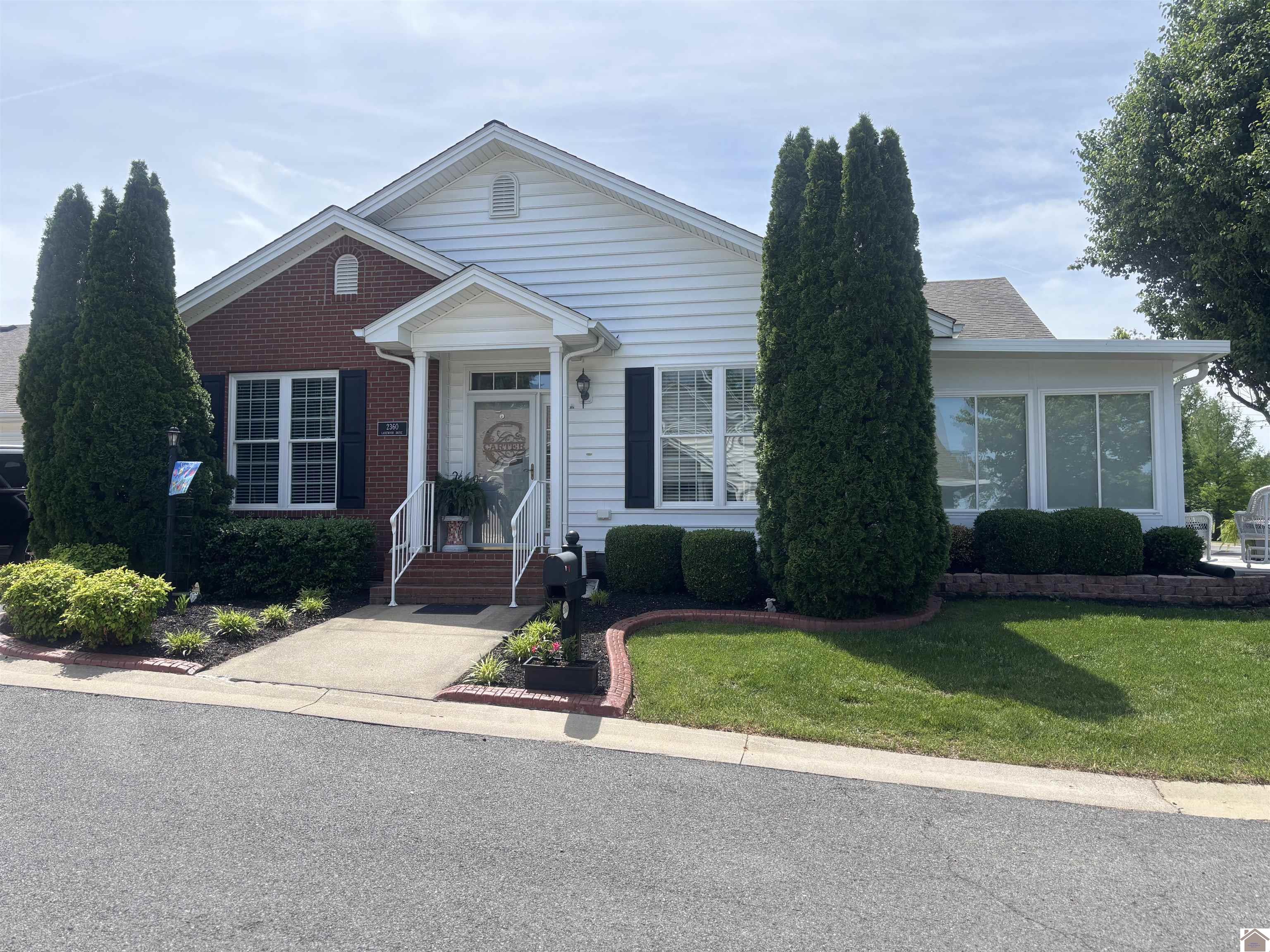 2360 Lakewood Dr, Paducah, KY 42003 Listing Photo  1