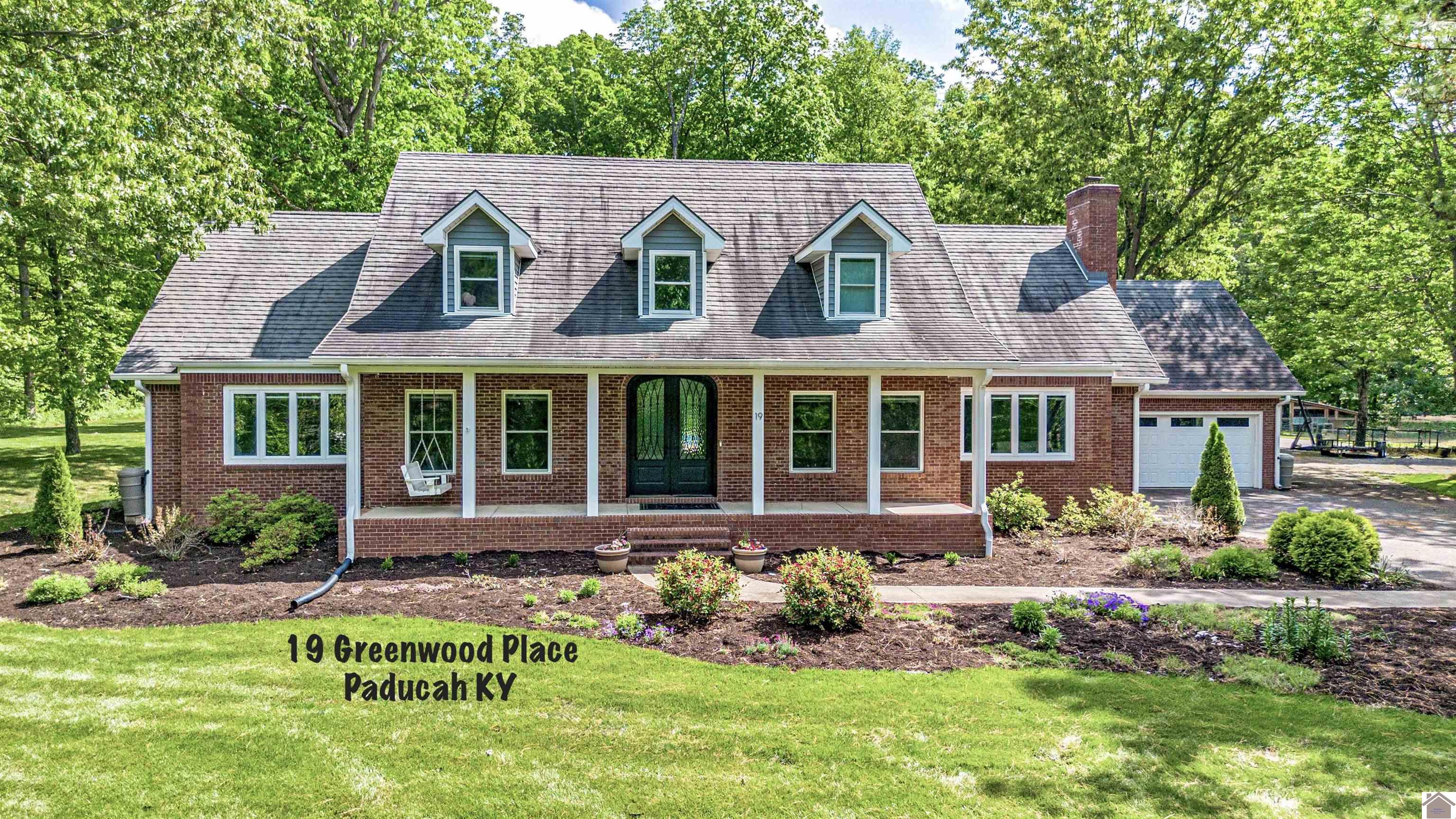 19 Greenwood Place, Paducah, KY 42003 Listing Photo  2