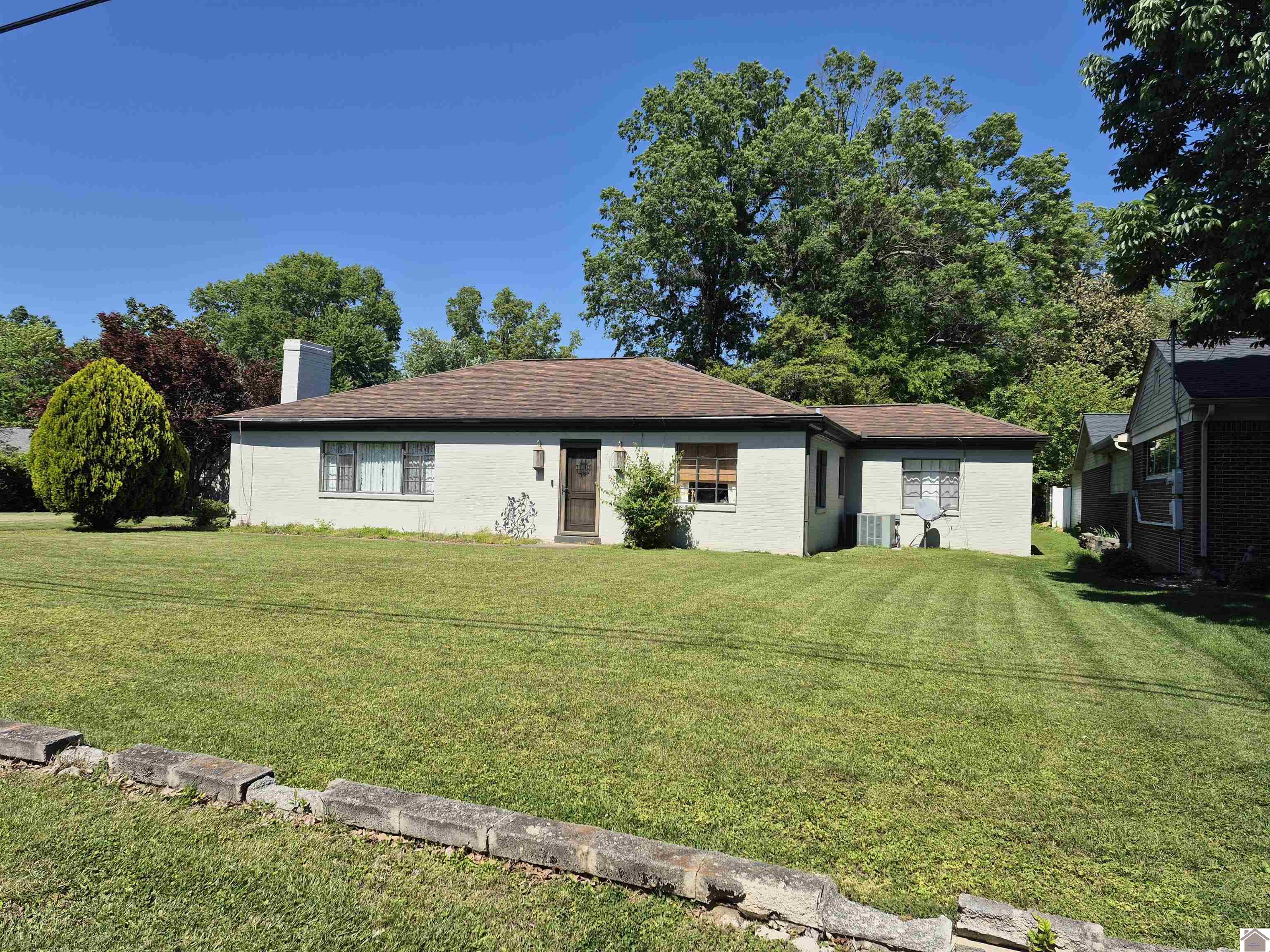 300 Cardinal Ln, Paducah, KY 42001 Listing Photo  2