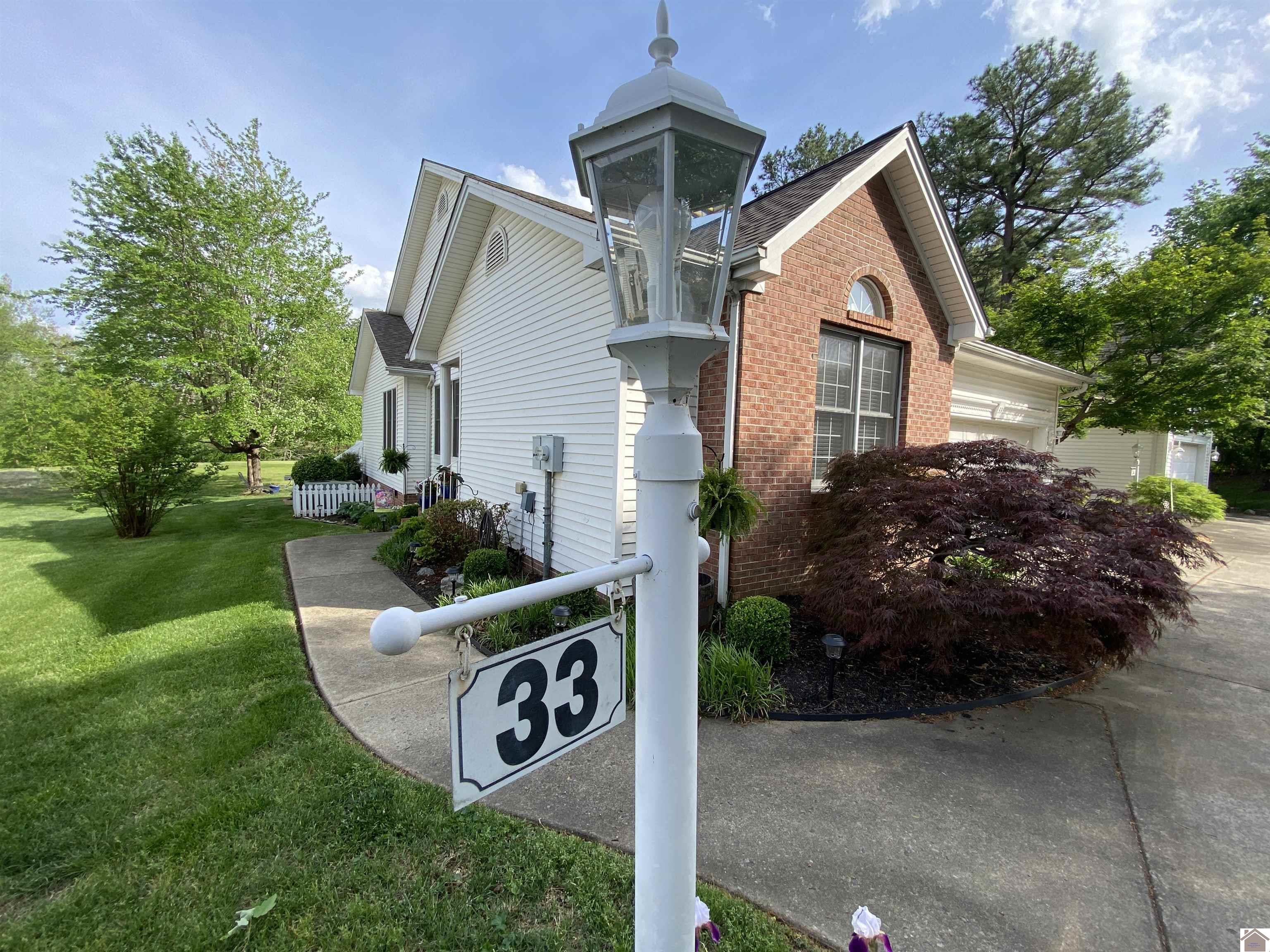 33 Village Drive West, Paducah, KY 42003 Listing Photo  2