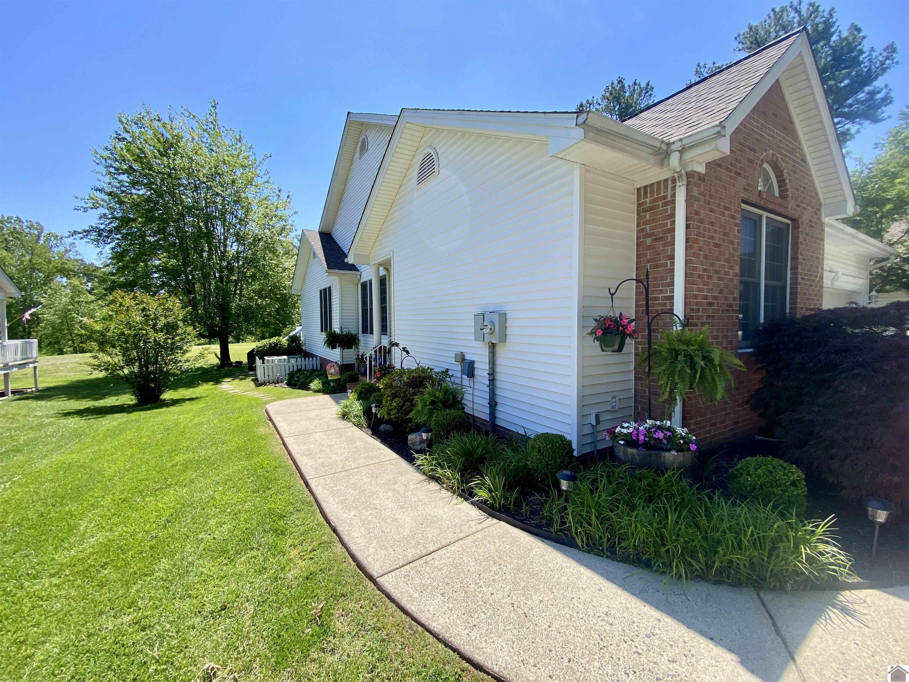 33 Village Drive West, Paducah, KY 42003 Listing Photo  38