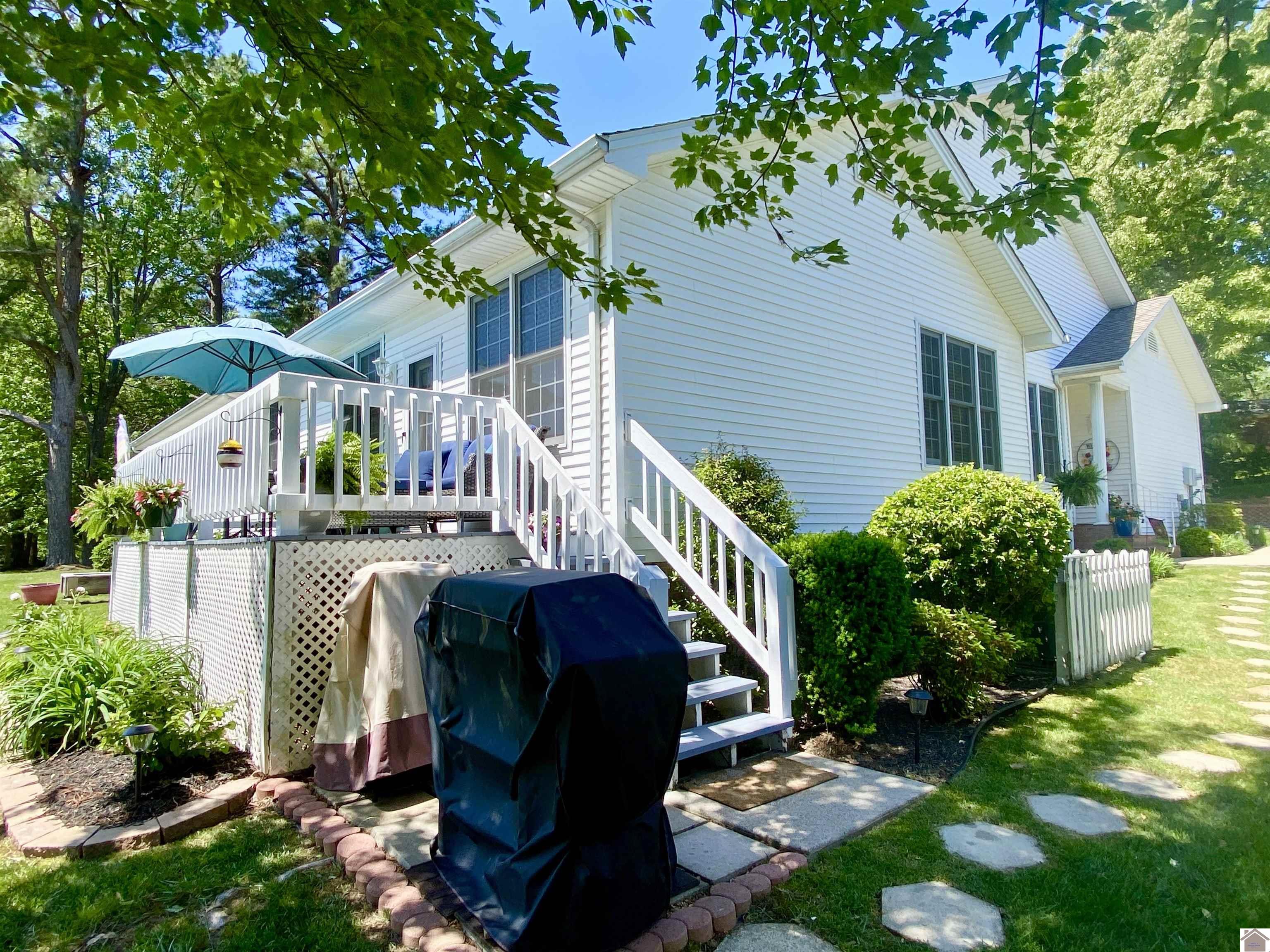 33 Village Drive West, Paducah, KY 42003 Listing Photo  5