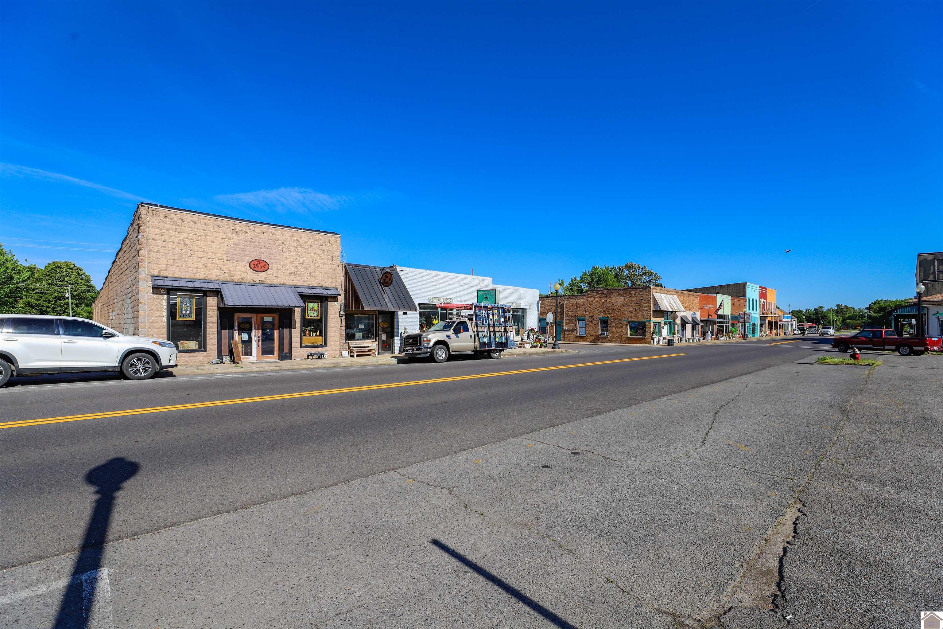 210 Main St, Hazel, KY 42049 Listing Photo  2