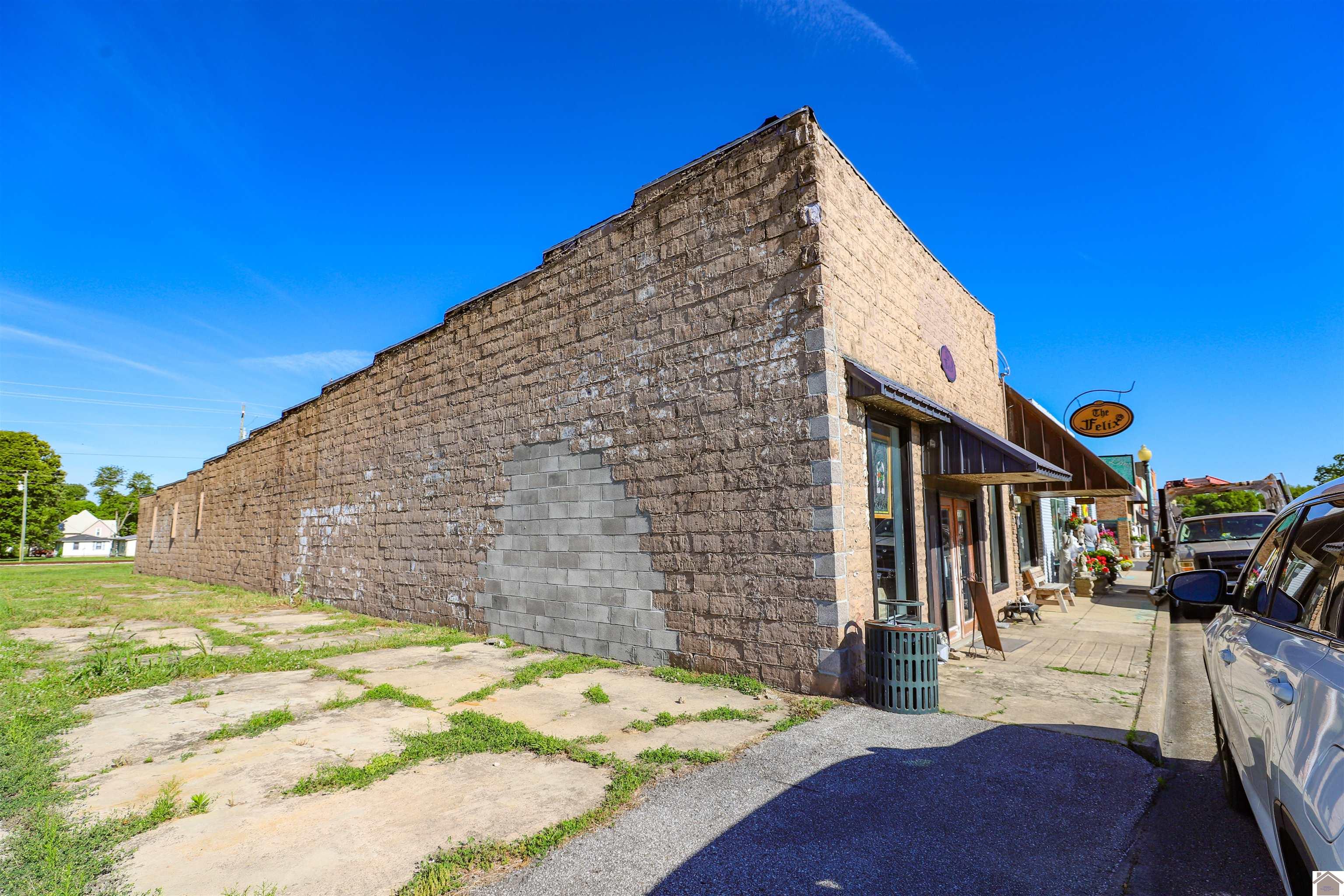 210 Main St, Hazel, KY 42049 Listing Photo  4