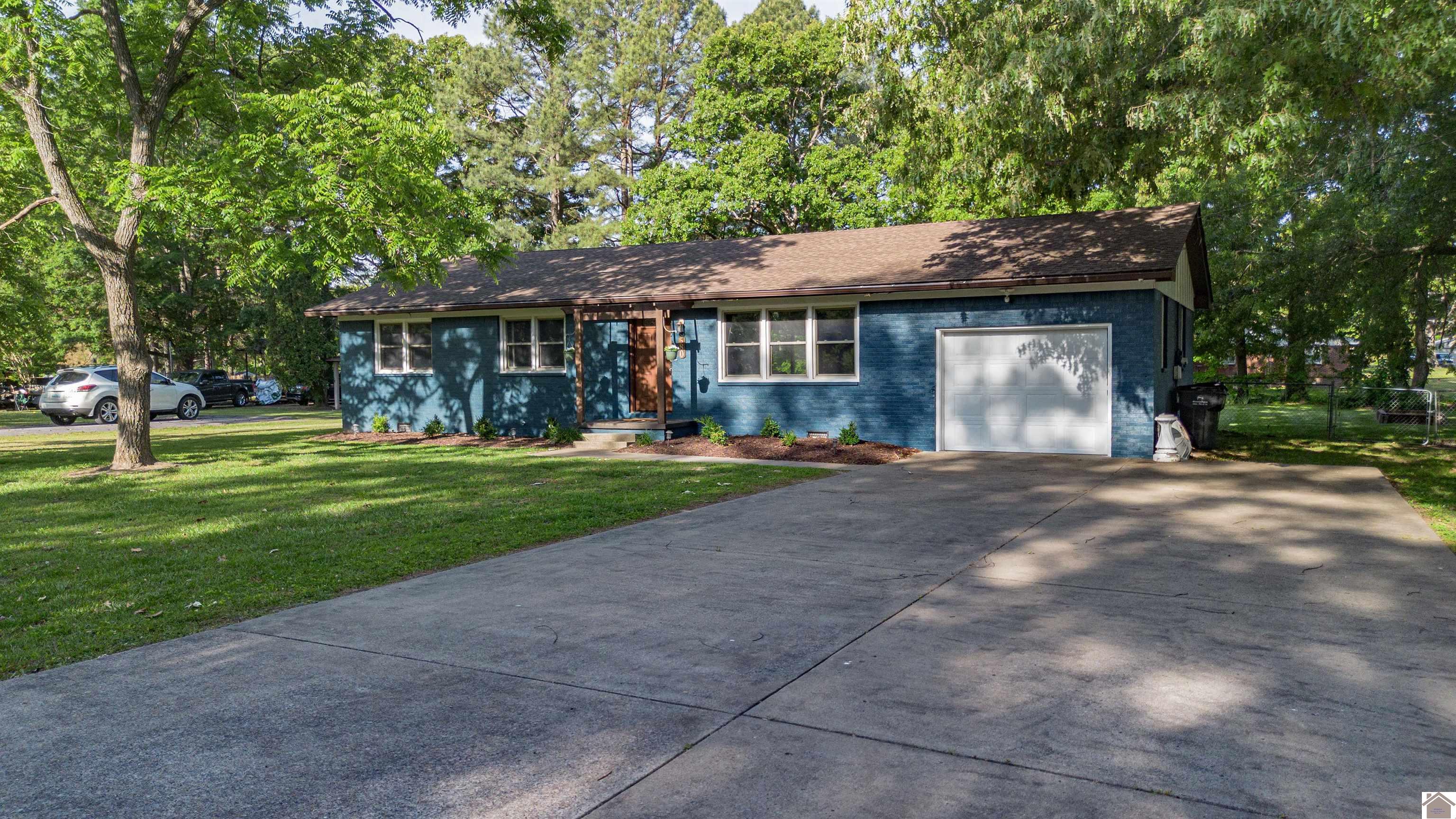 580 Oakland Circle, Paducah, KY 42003 Listing Photo  2