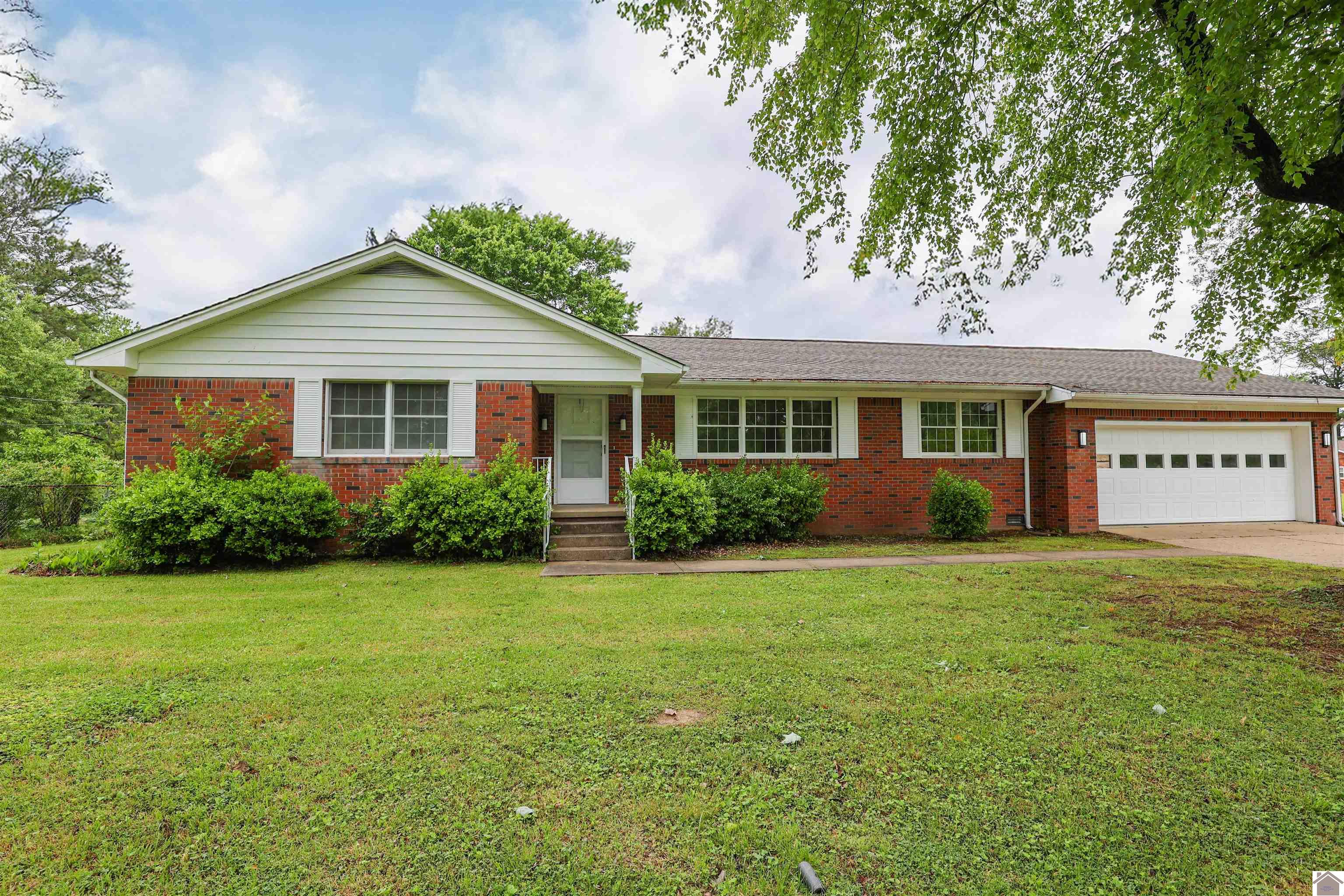 5861 Kathy Drive, Paducah, KY 42003 Listing Photo  1