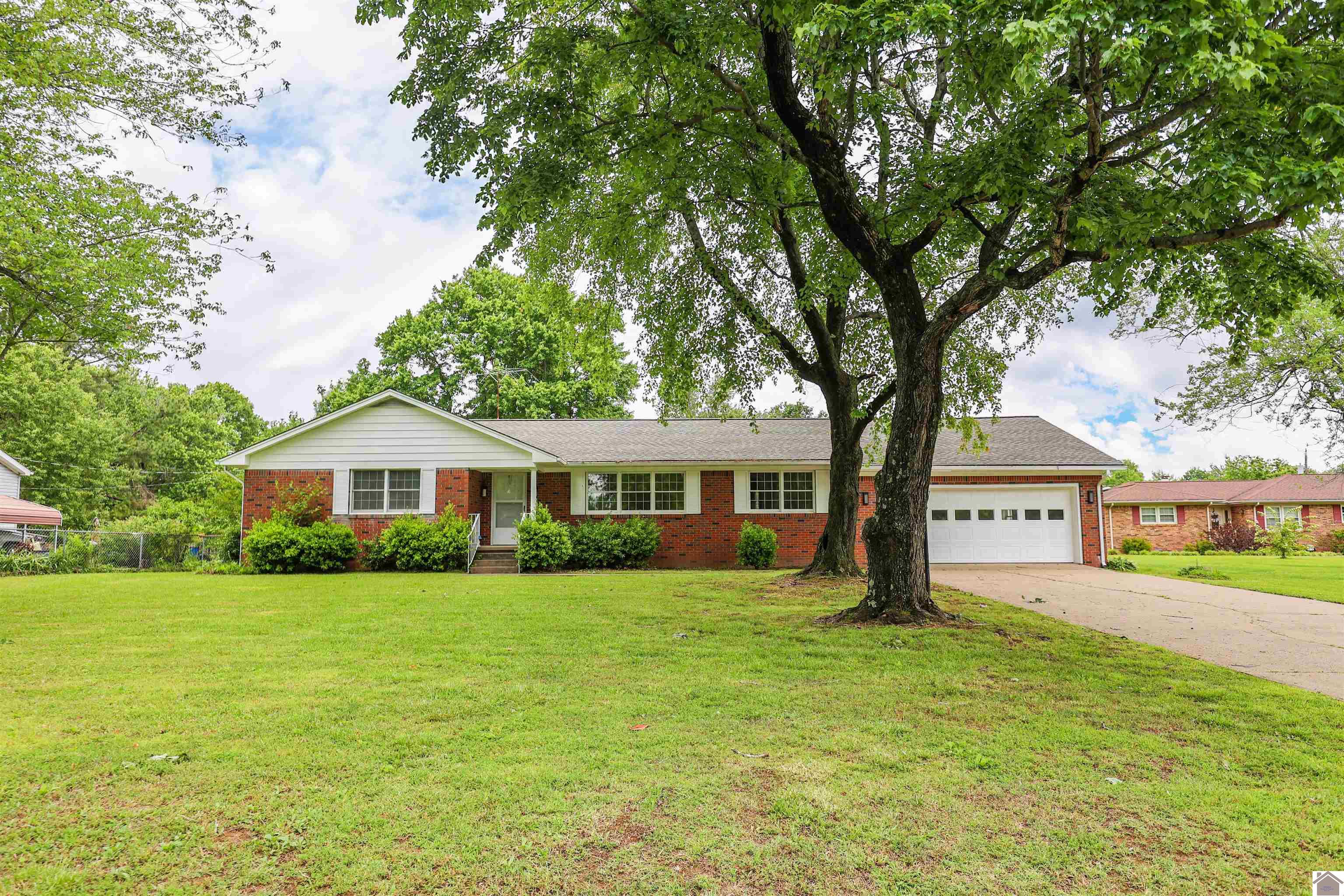 5861 Kathy Drive, Paducah, KY 42003 Listing Photo  2