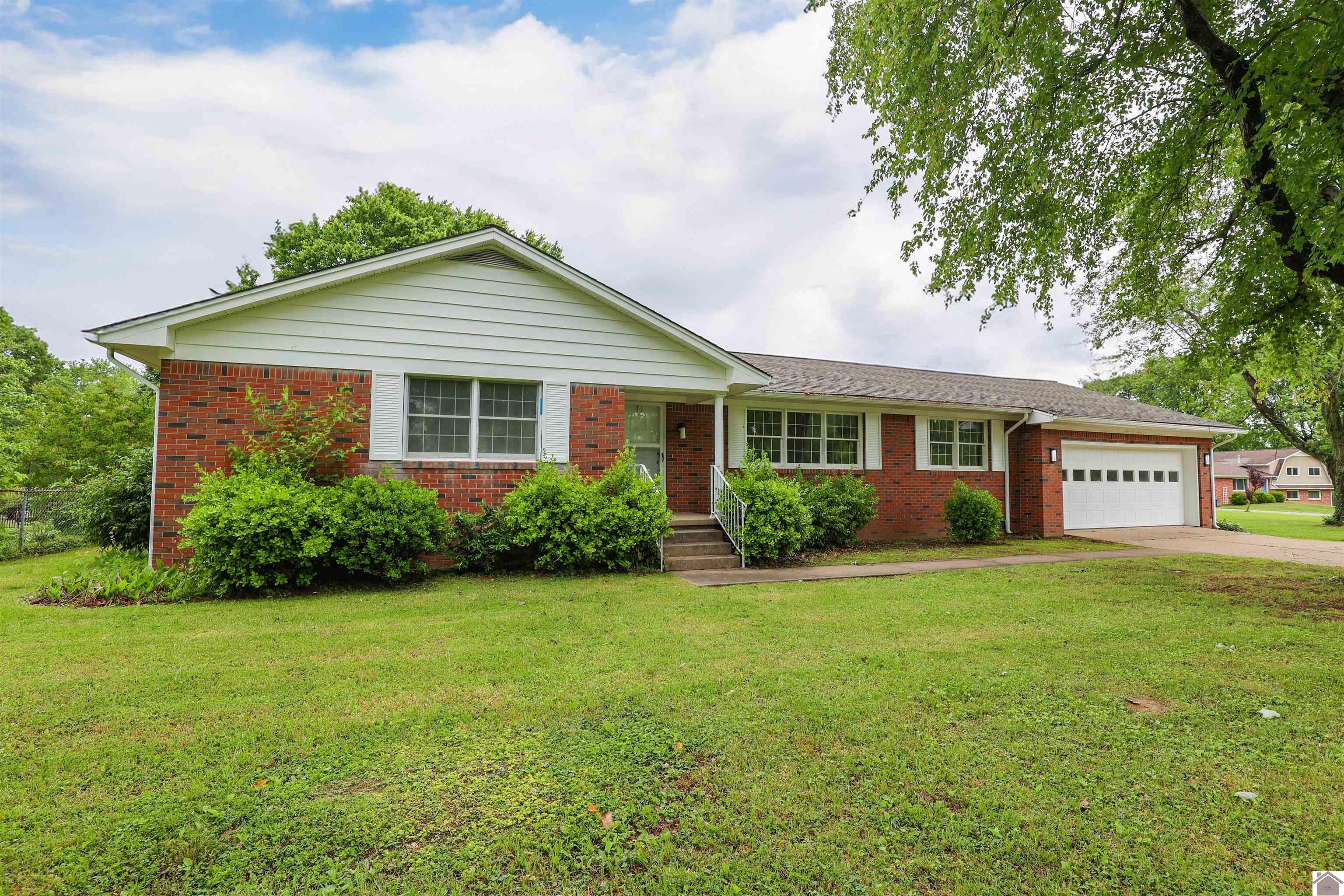 5861 Kathy Drive, Paducah, KY 42003 Listing Photo  3