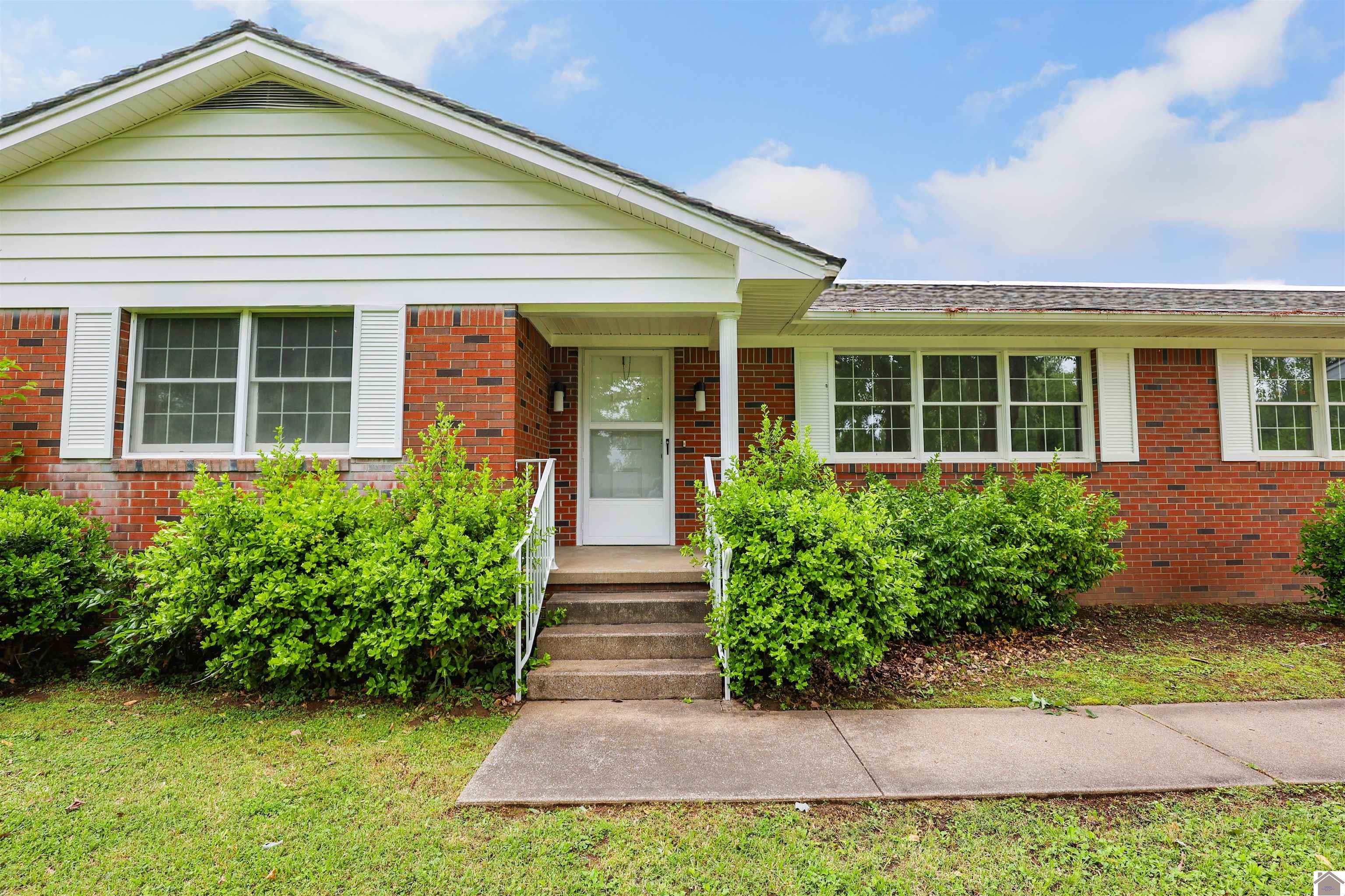 5861 Kathy Drive, Paducah, KY 42003 Listing Photo  5