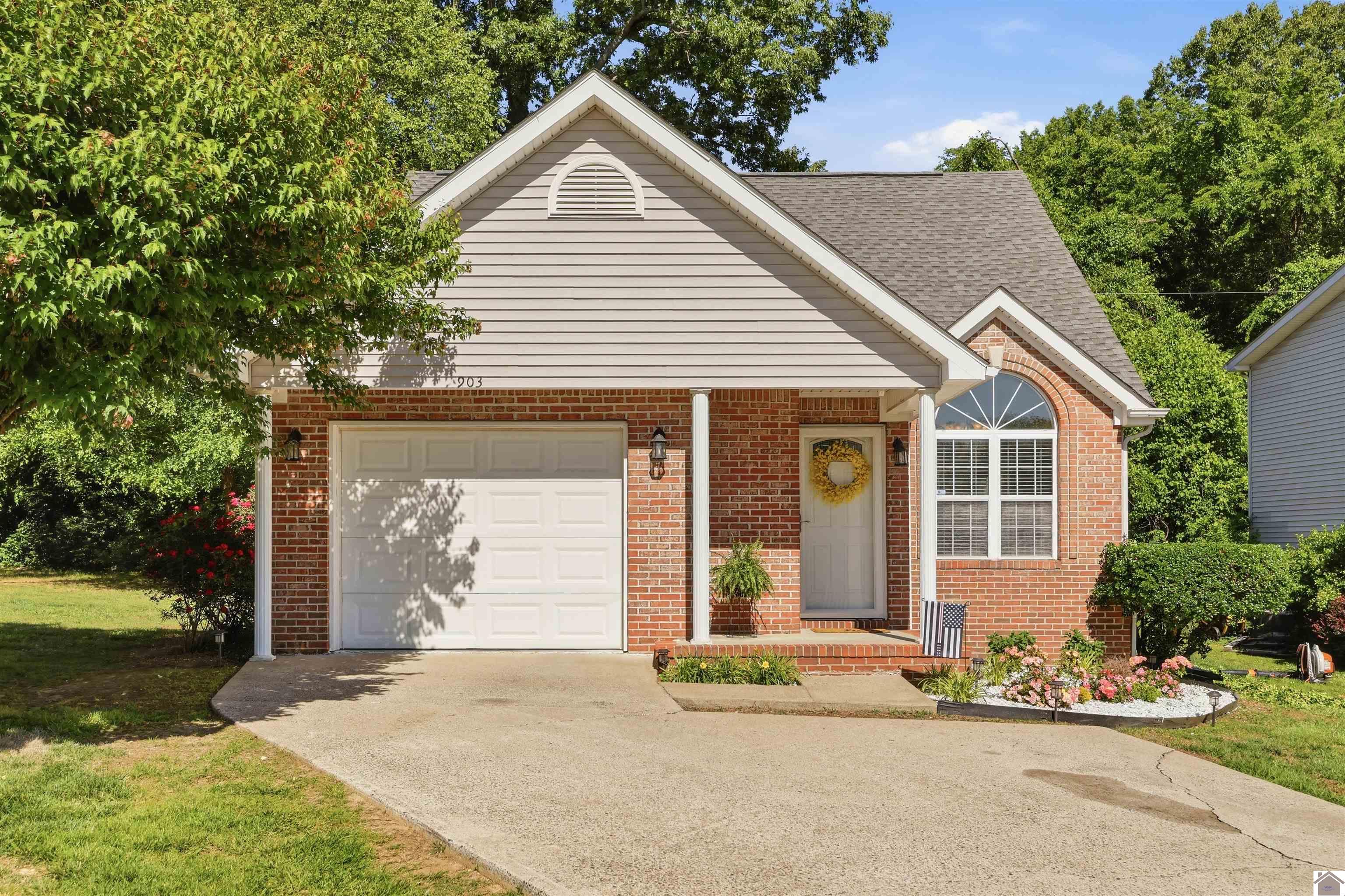 903 Stonebrook, Paducah, KY 42001 Listing Photo  1