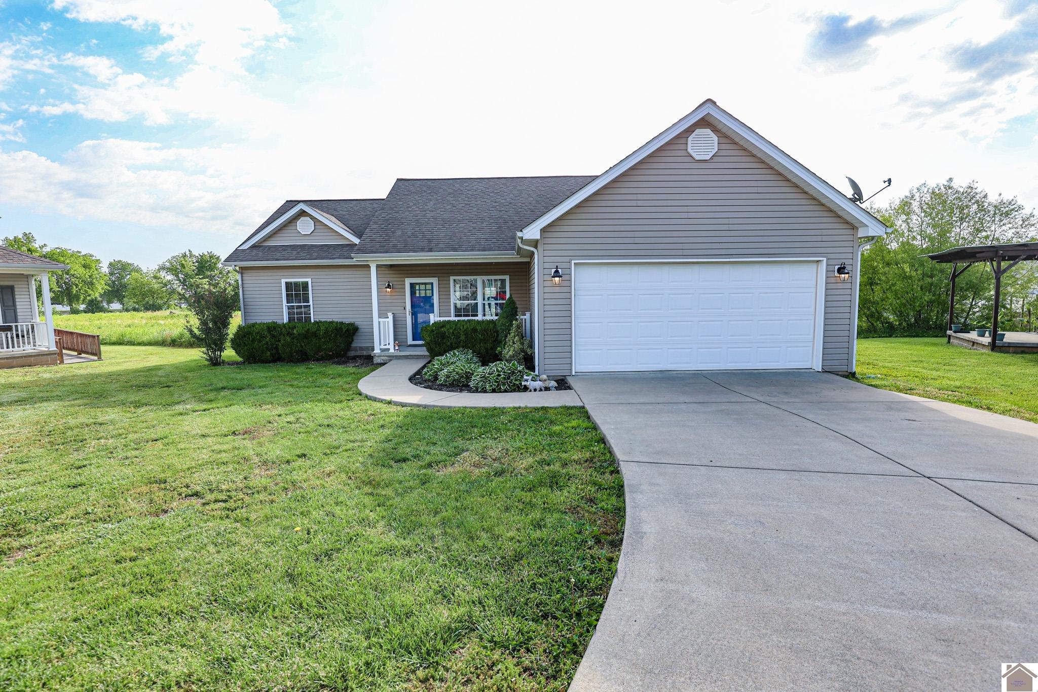 160 Keeneland Court, Paducah, KY 42001 Listing Photo  1