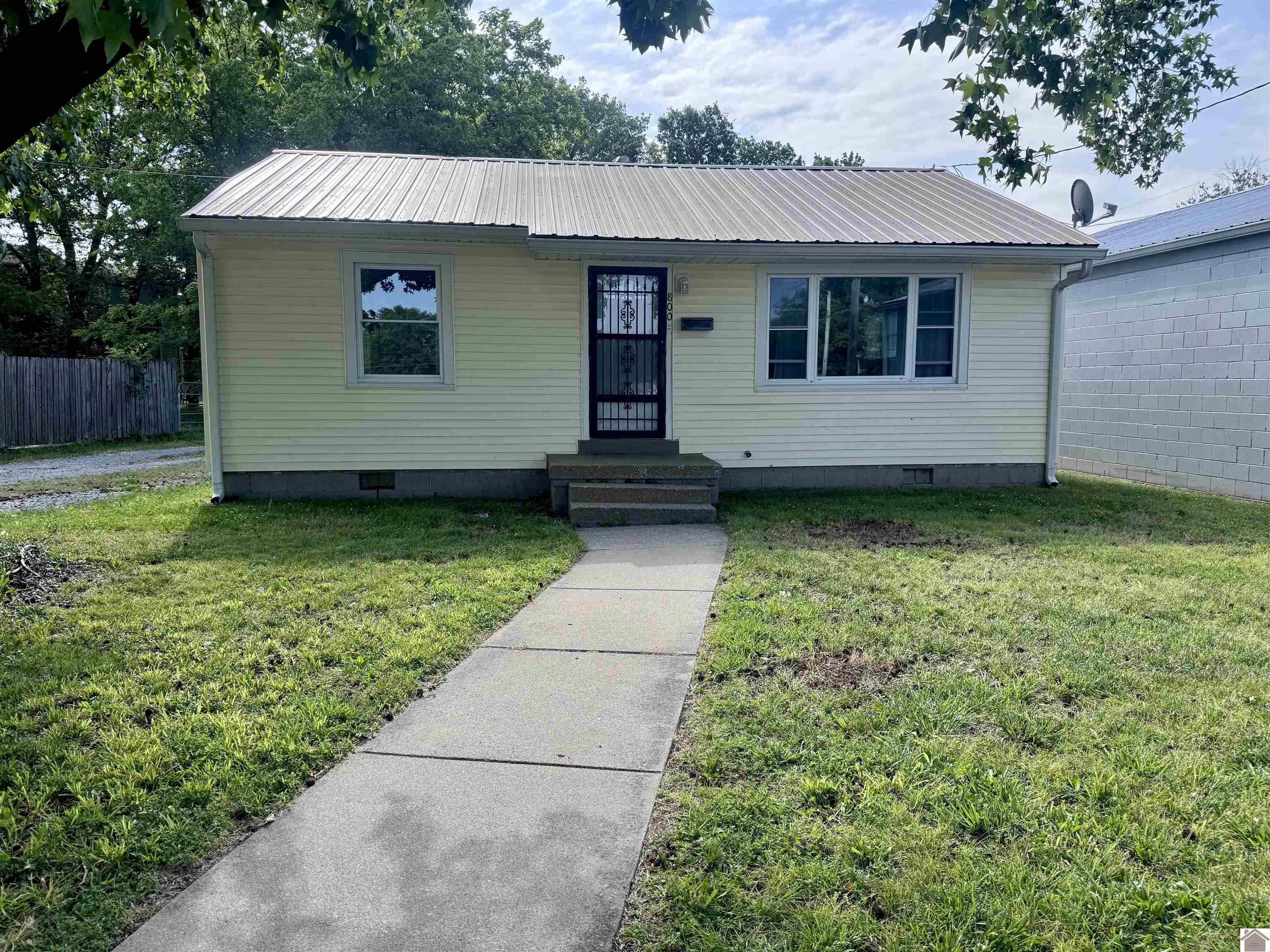 800 Mayfield Rd., Paducah, KY 42003 Listing Photo  1