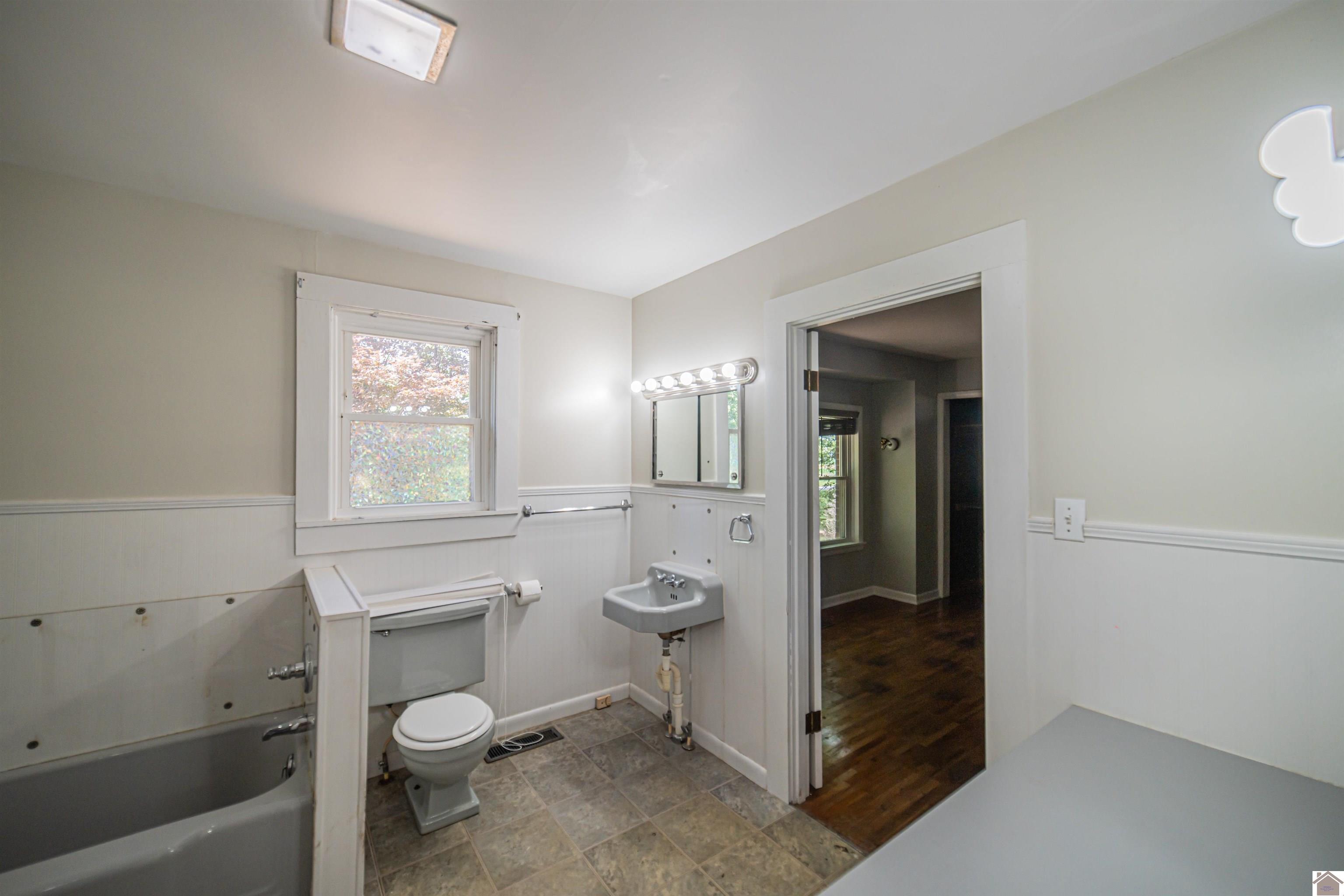 893 Peach Orchard Road, Murray, KY 42071 Listing Photo  16