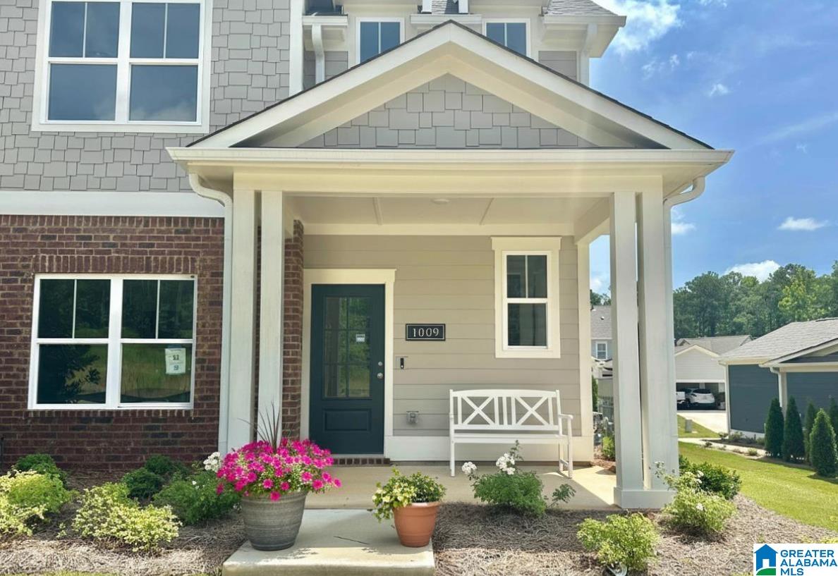 1st image of 1009 Grand River Boulevard W, Leeds, AL 35094 | MLS# 21406851