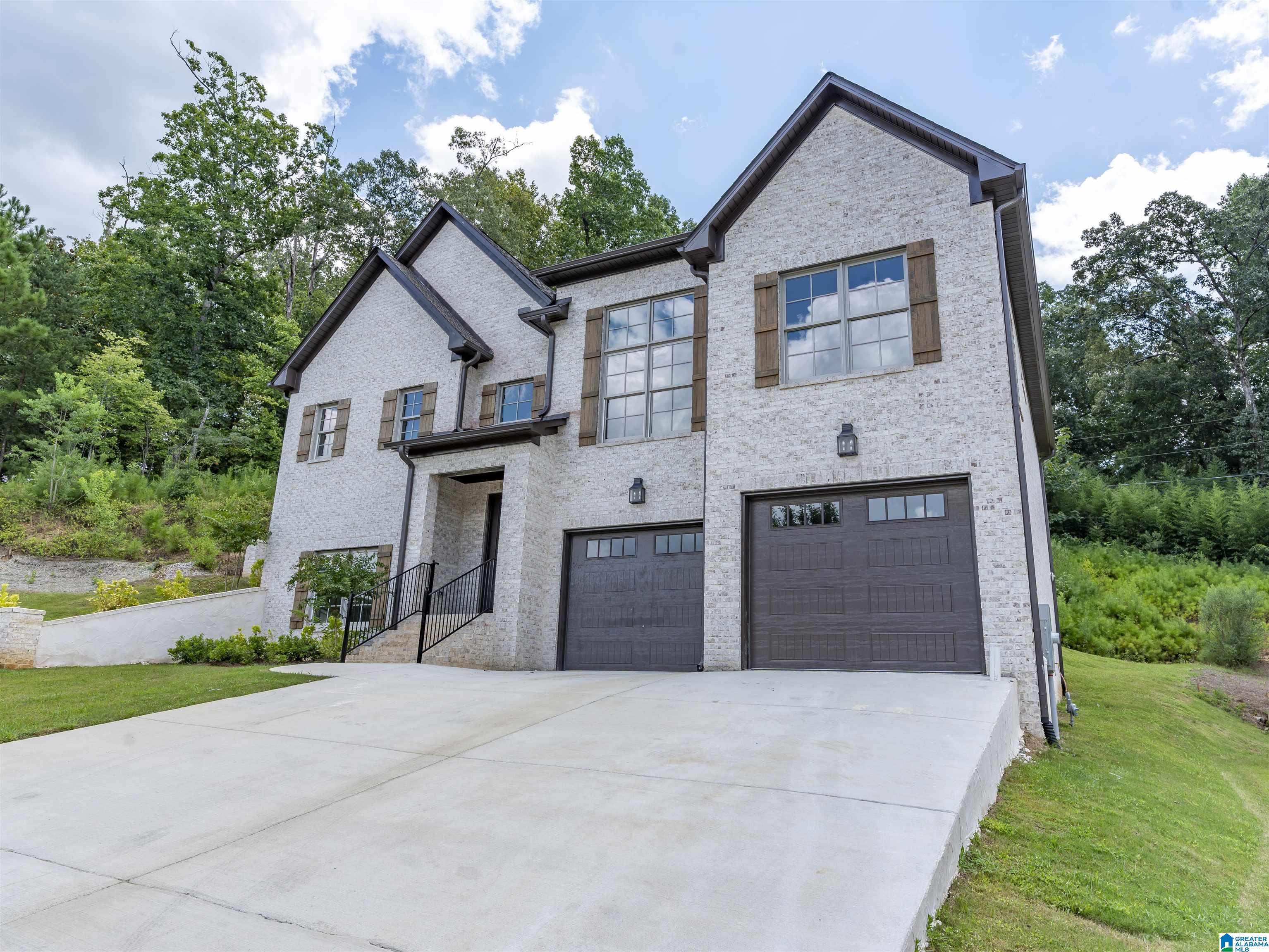Photo 2 of Single family home for sale at 1113 Glen Manor Dr, Birmingham, AL 35243 | MLS# 21418281 | Listing updated on 2026-09-14