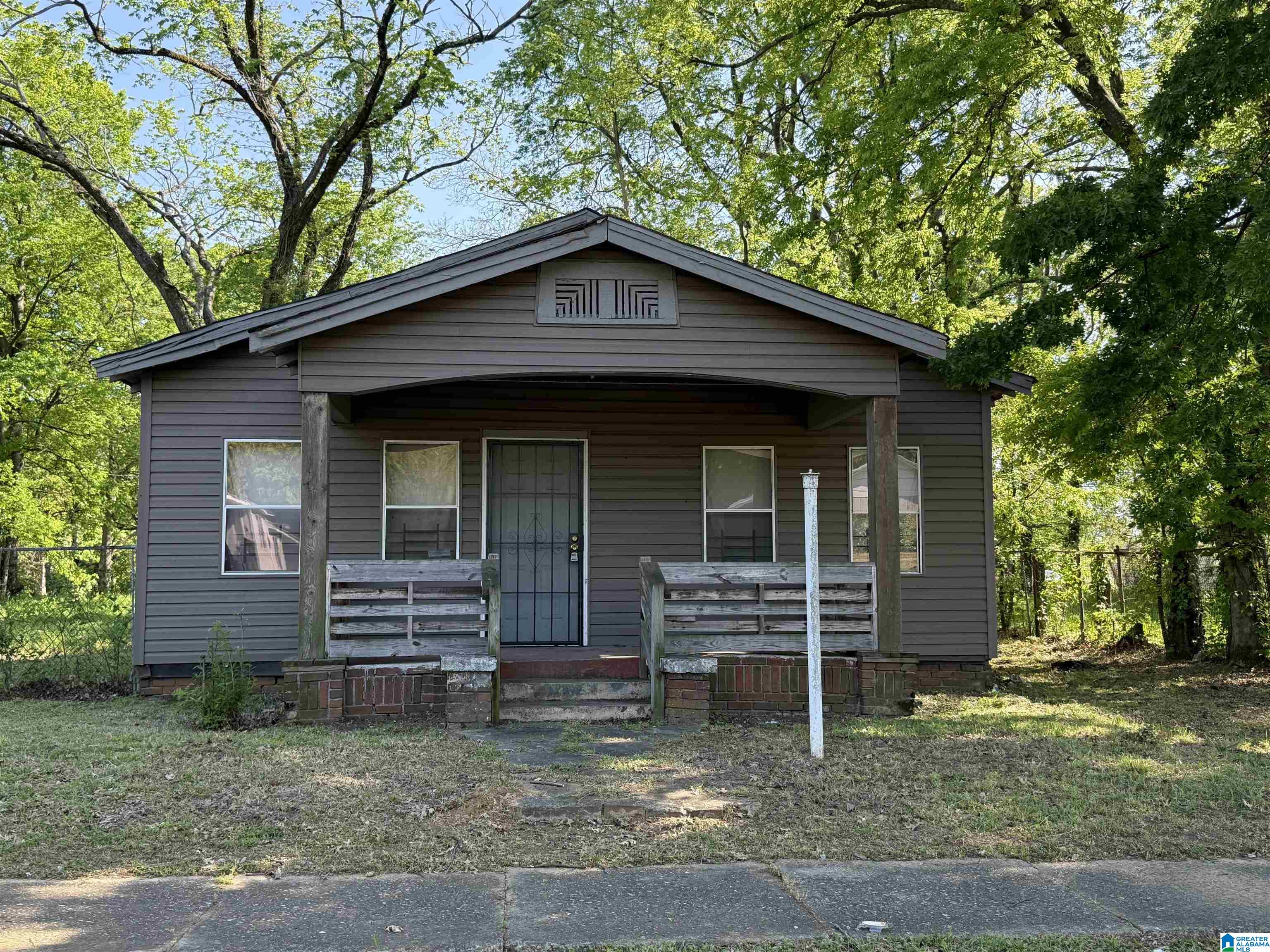 213 4TH TERRACE N