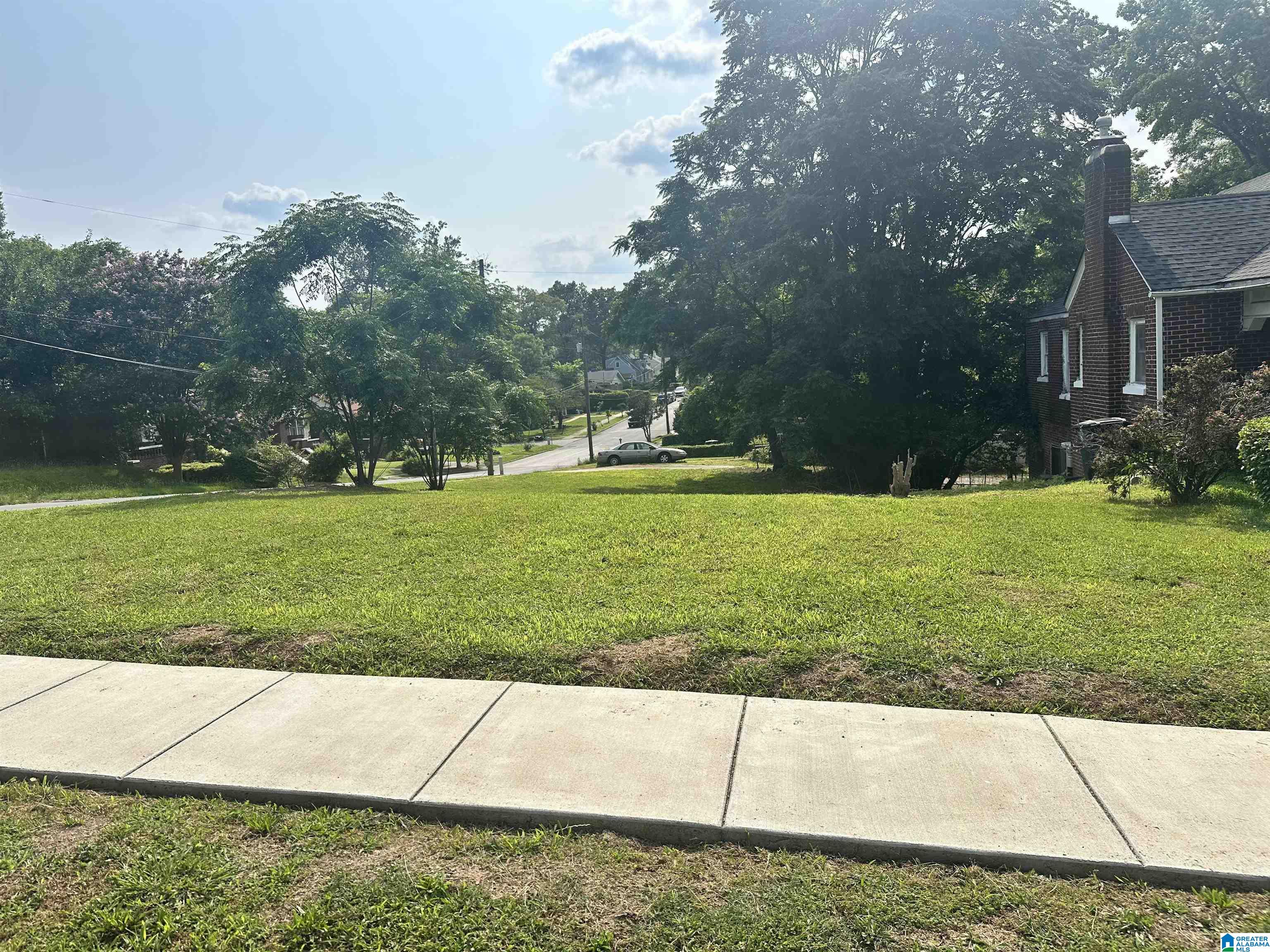 900 7TH STREET W