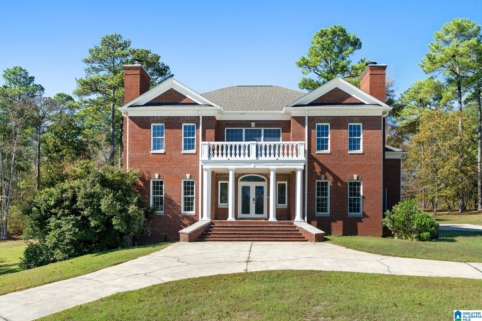 409 PINEVIEW DRIVE