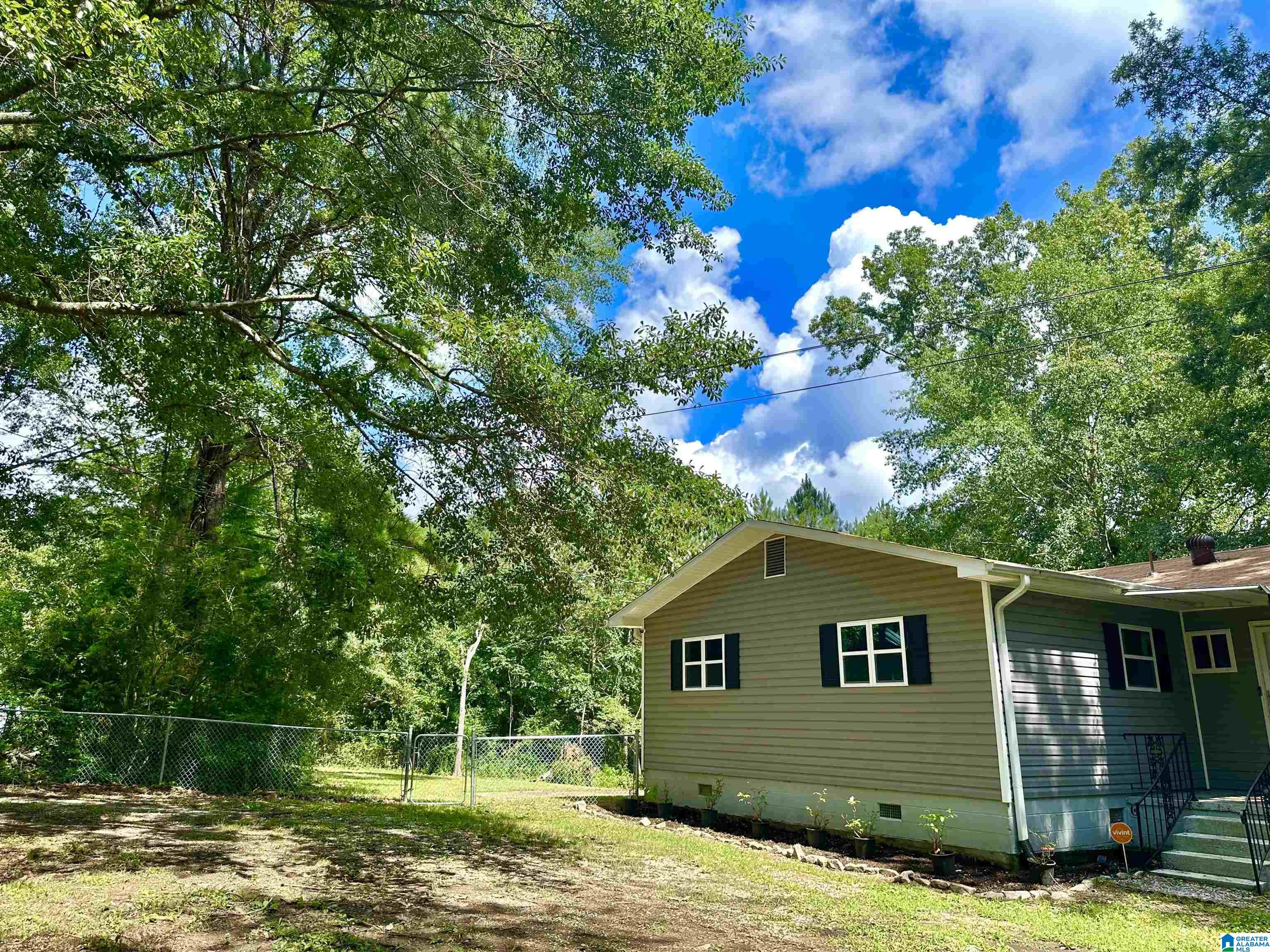 Homes for sale in Sterrett, AL | 260 Sun Valley Circle, Sterrett, AL 35147 | MLS# 21423607